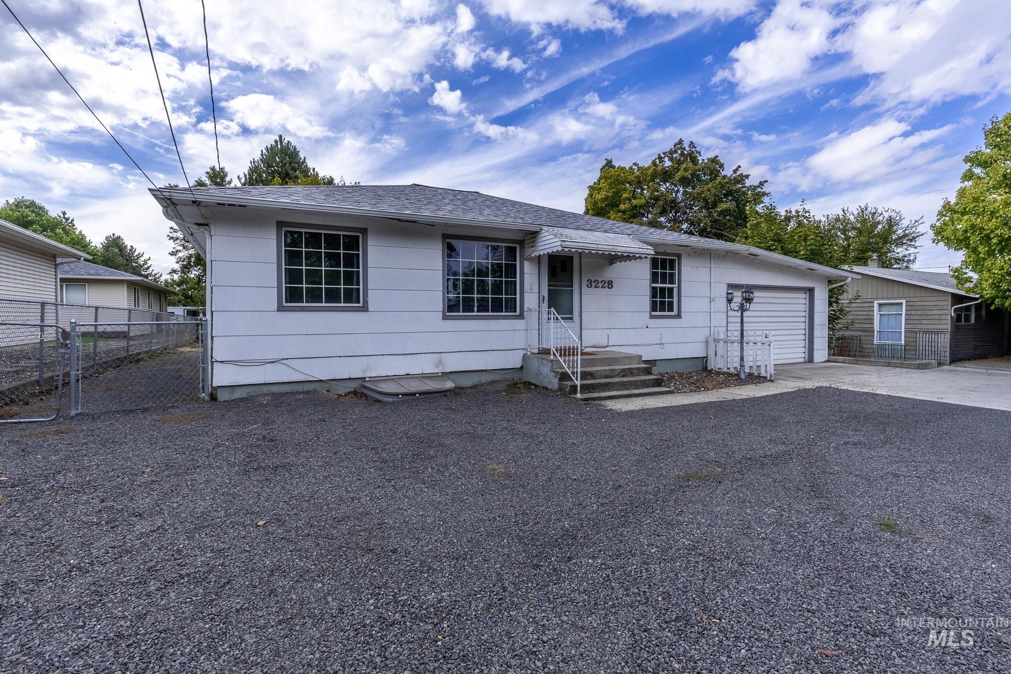 3228 5th Street, Lewiston, Idaho 83501, 3 Bedrooms, 1.5 Bathrooms, Residential For Sale, Price $330,000,MLS 98963442