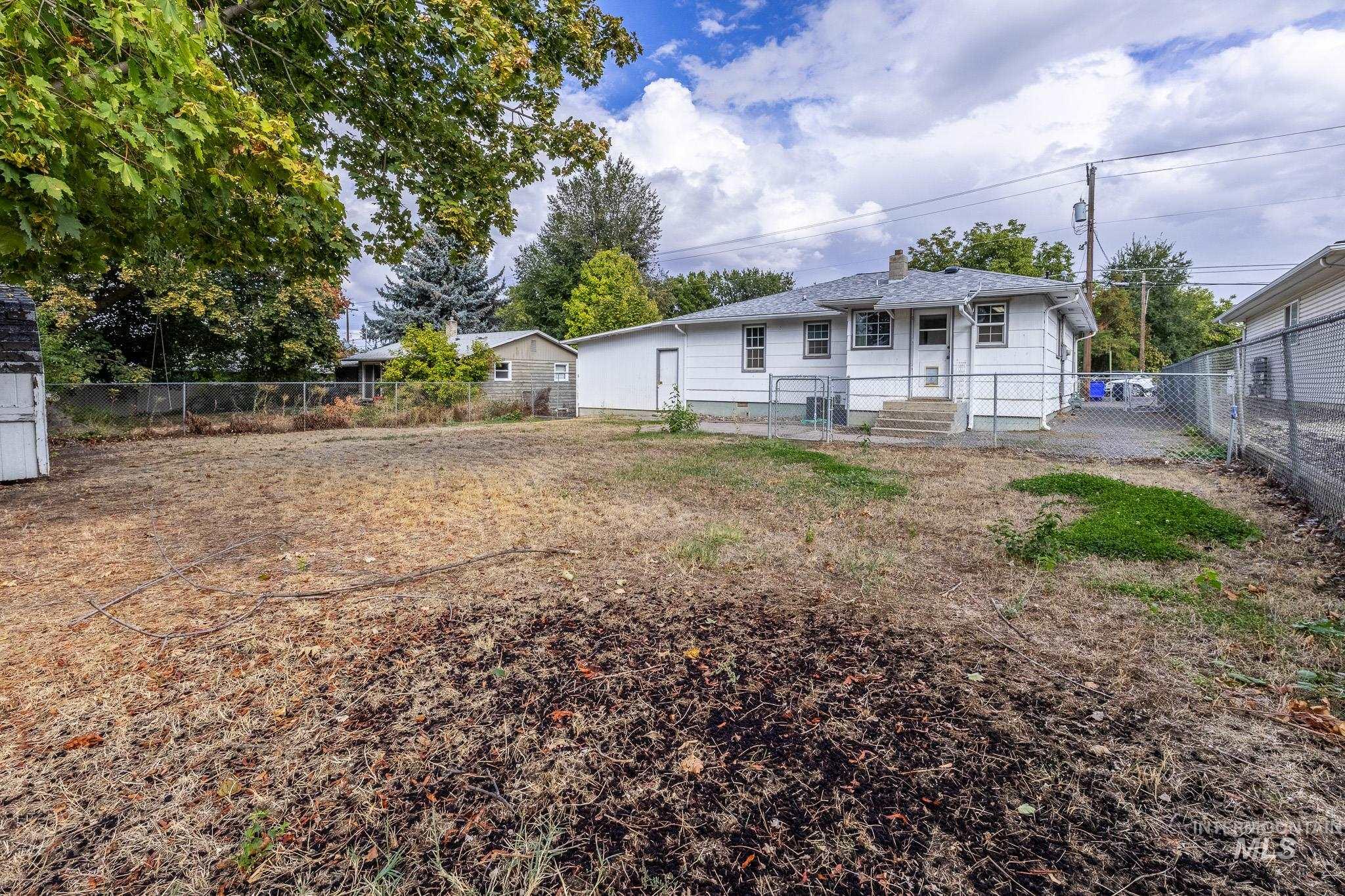3228 5th Street, Lewiston, Idaho 83501, 3 Bedrooms, 1.5 Bathrooms, Residential For Sale, Price $330,000,MLS 98963442