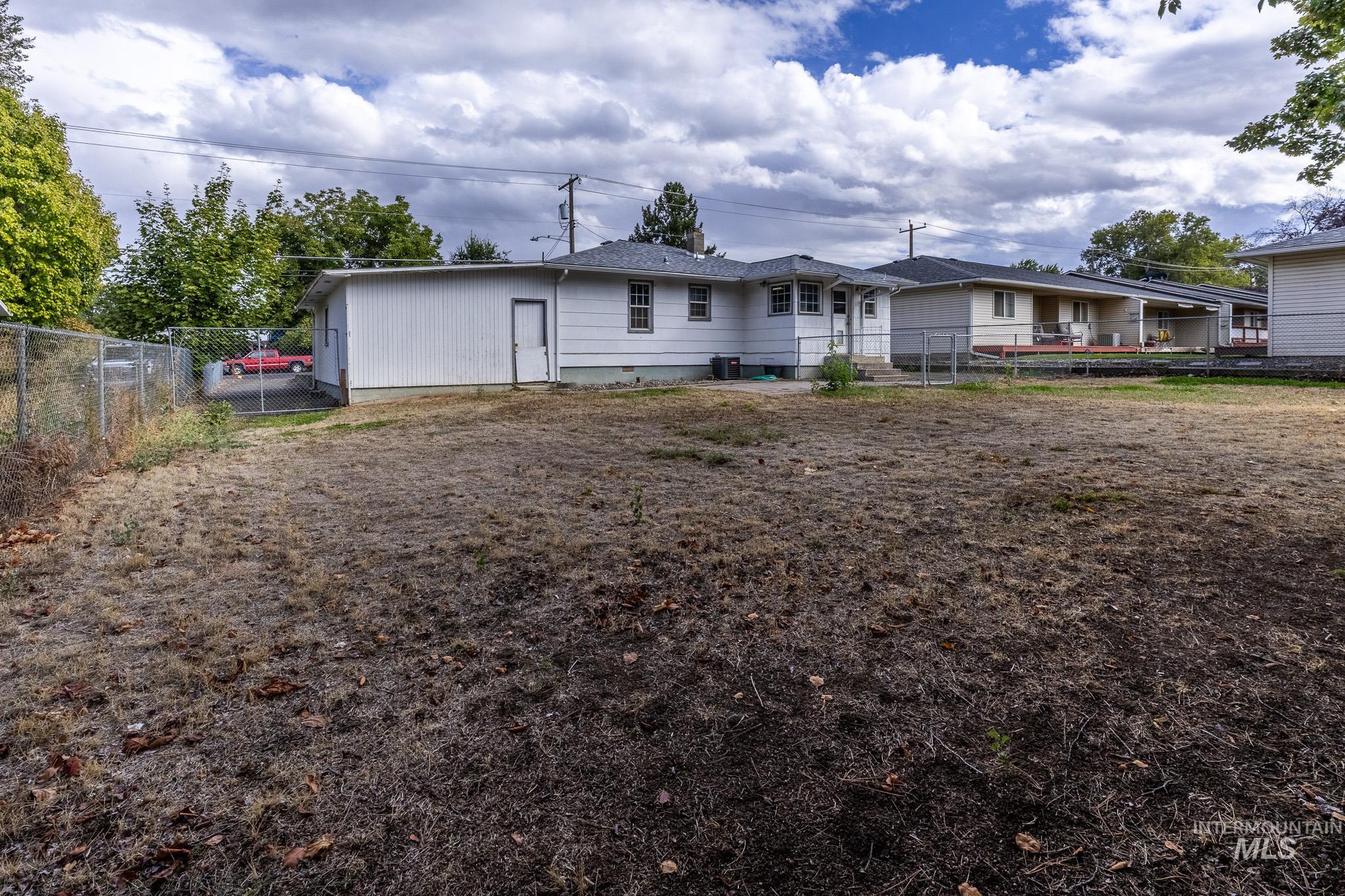 3228 5th Street, Lewiston, Idaho 83501, 3 Bedrooms, 1.5 Bathrooms, Residential For Sale, Price $330,000,MLS 98963442