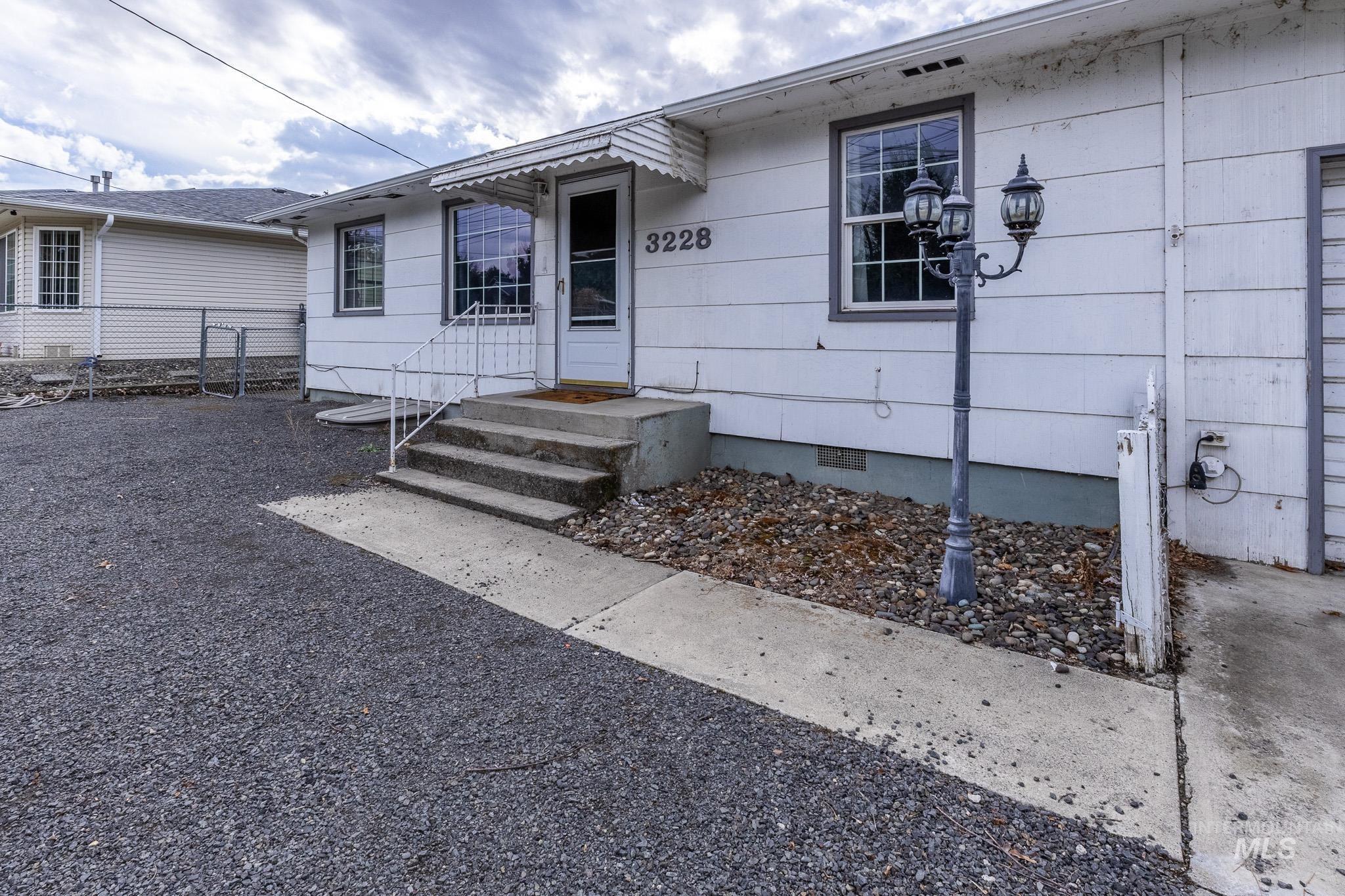 3228 5th Street, Lewiston, Idaho 83501, 3 Bedrooms, 1.5 Bathrooms, Residential For Sale, Price $330,000,MLS 98963442