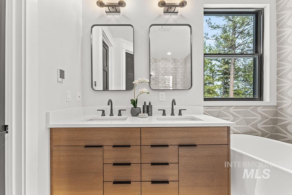 38 Bella View Drive, McCall, Idaho 83638, 5 Bedrooms, 5 Bathrooms, Residential For Sale, Price $2,098,000,MLS 98963450