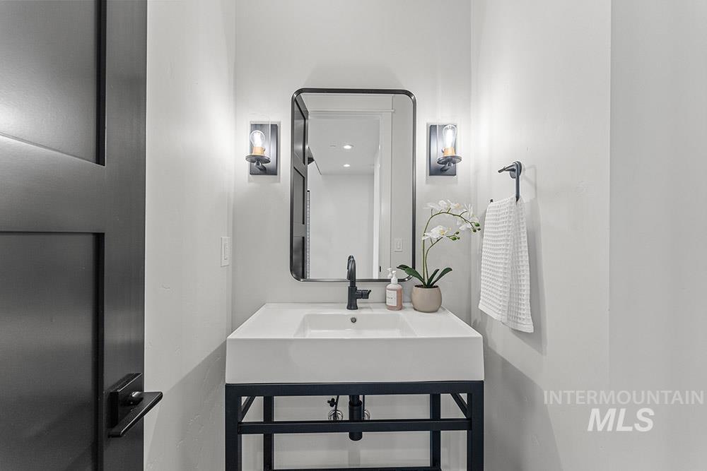 38 Bella View Drive, McCall, Idaho 83638, 5 Bedrooms, 5 Bathrooms, Residential For Sale, Price $2,098,000,MLS 98963450