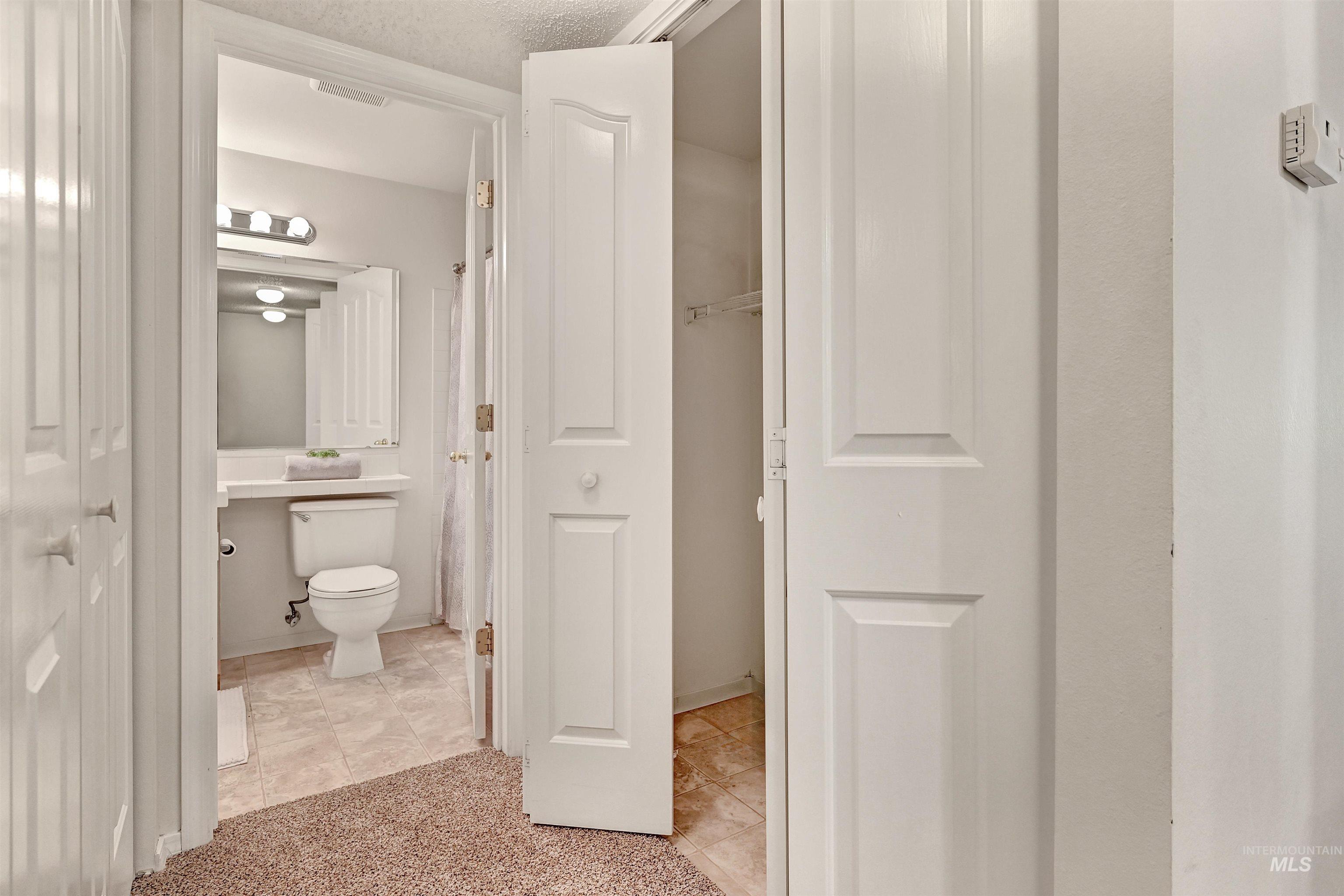 3695 S Gekeler Lane, Boise, Idaho 83706-6462, 2 Bedrooms, 2 Bathrooms, Residential For Sale, Price $315,000,MLS 98963454