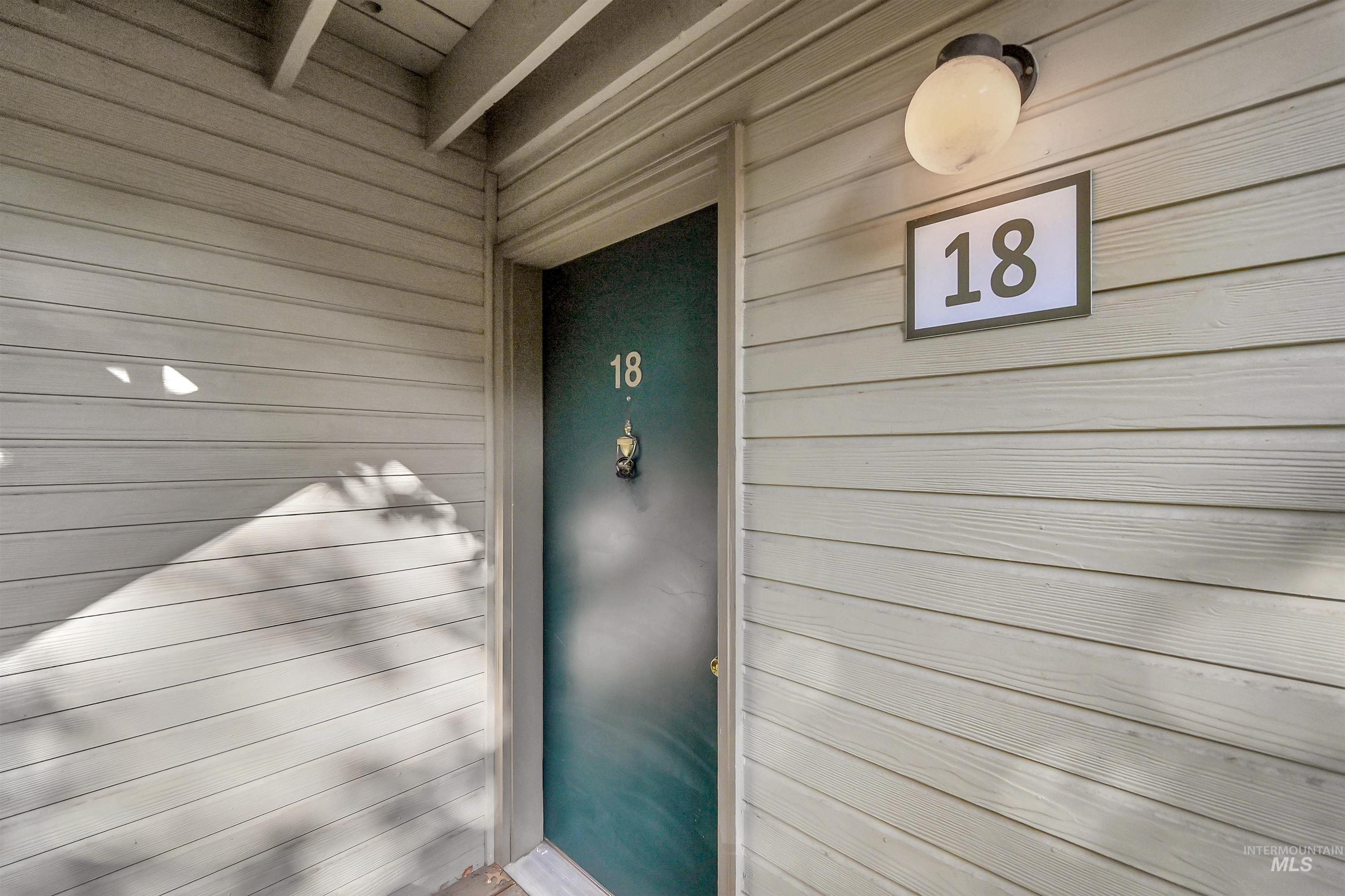 3695 S Gekeler Lane, Boise, Idaho 83706-6462, 2 Bedrooms, 2 Bathrooms, Residential For Sale, Price $315,000,MLS 98963454