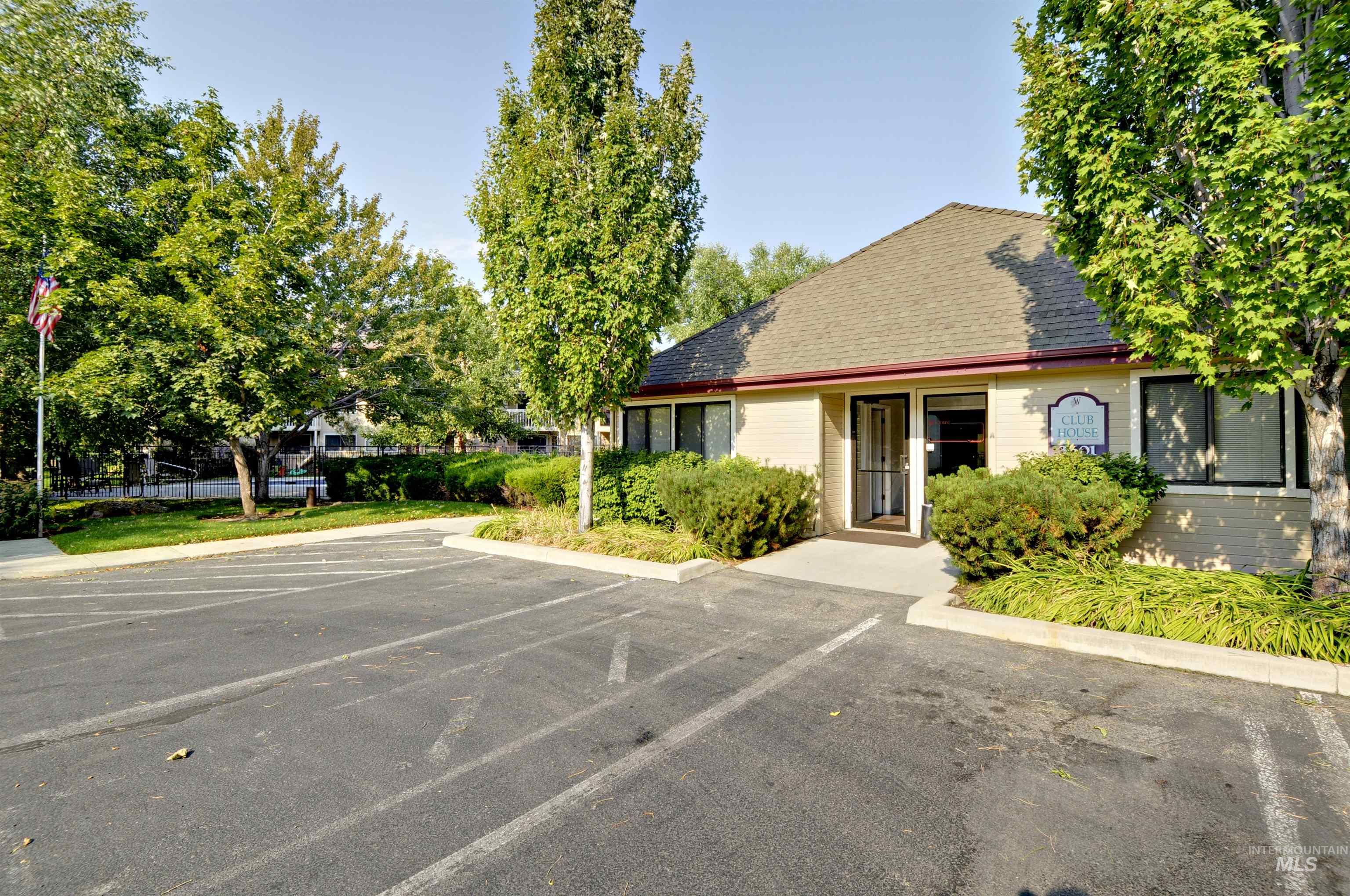 3695 S Gekeler Lane, Boise, Idaho 83706-6462, 2 Bedrooms, 2 Bathrooms, Residential For Sale, Price $315,000,MLS 98963454