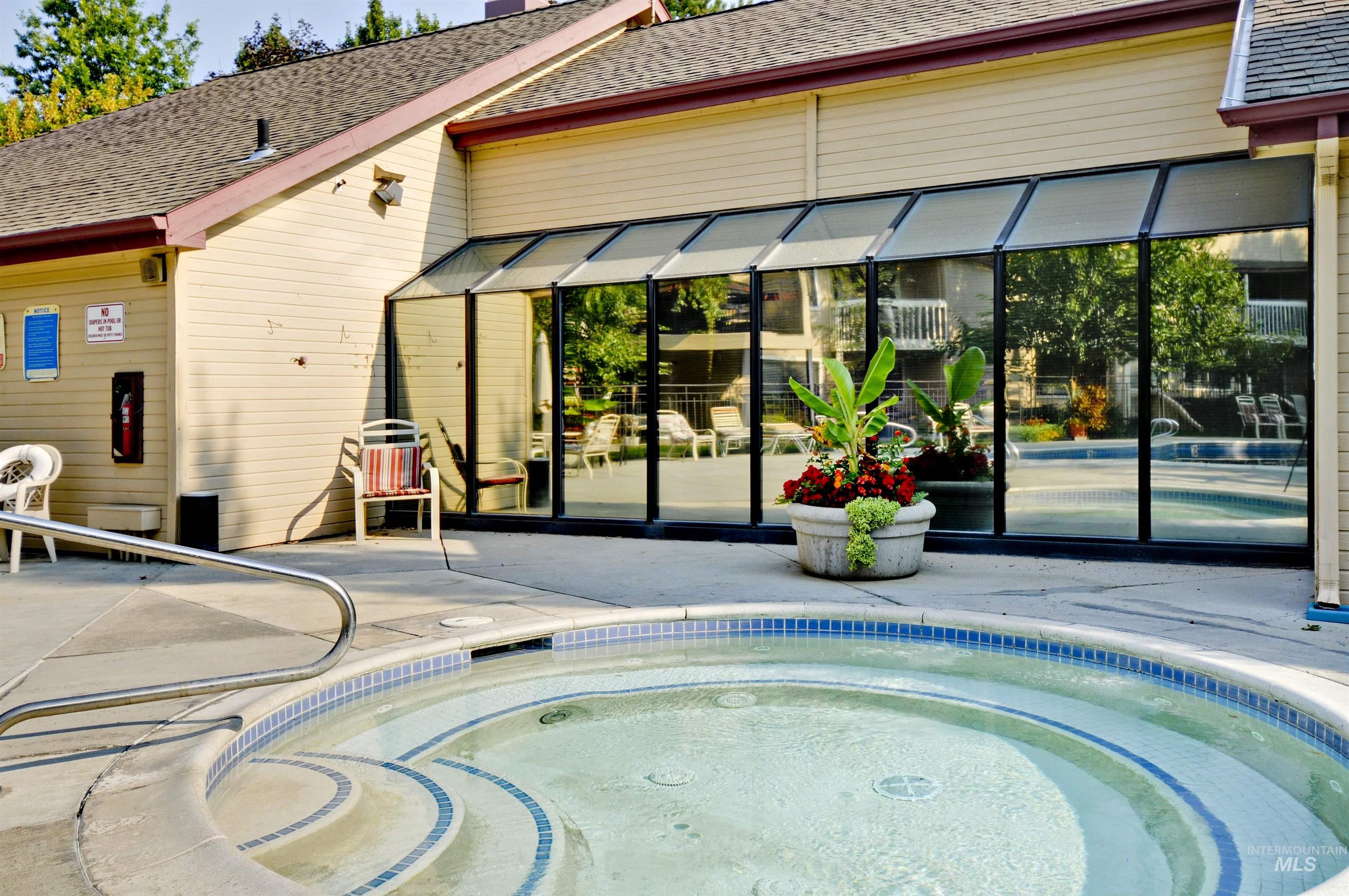 3695 S Gekeler Lane, Boise, Idaho 83706-6462, 2 Bedrooms, 2 Bathrooms, Residential For Sale, Price $315,000,MLS 98963454