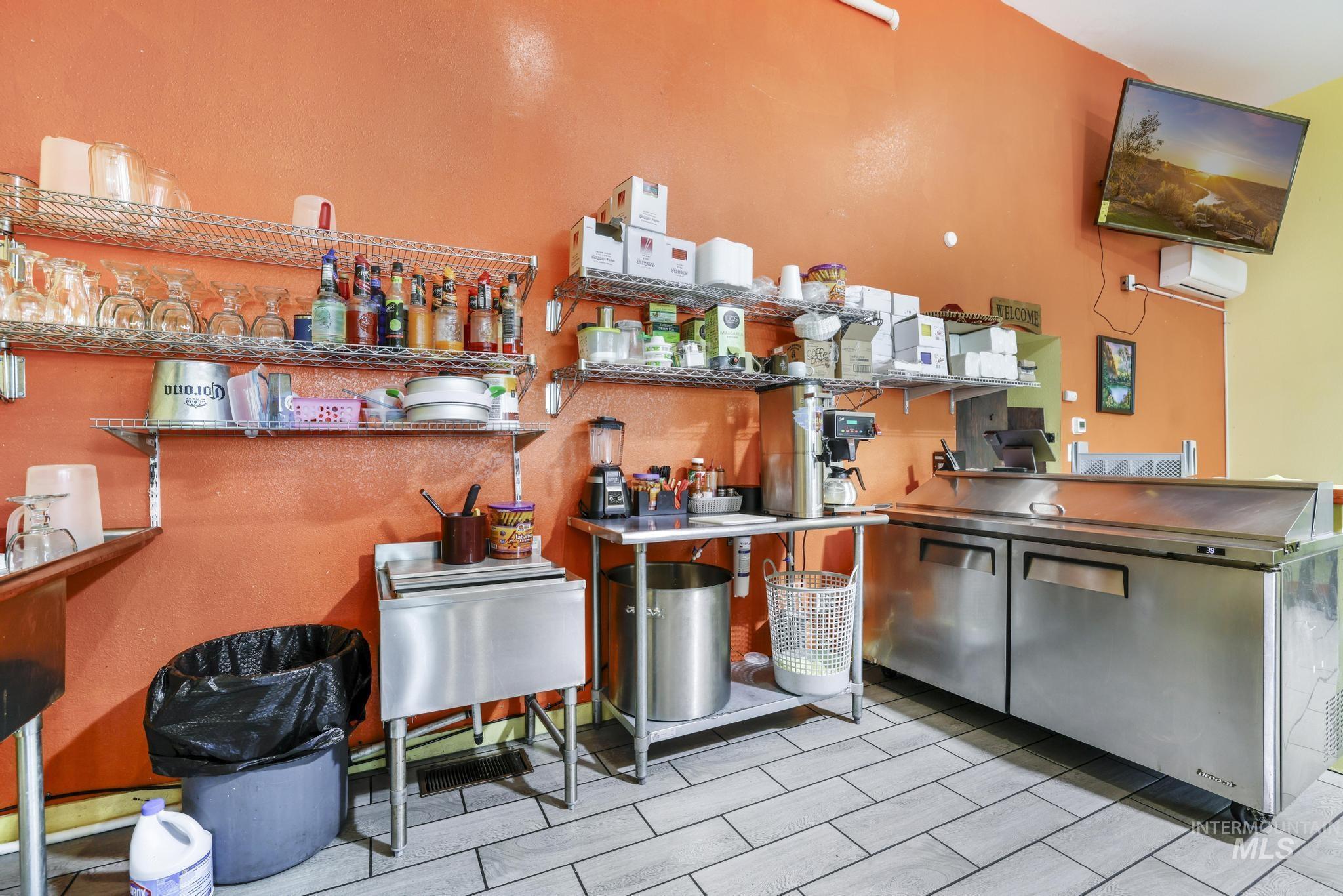 112 W Main St, Wendell, Idaho 83355, Business/Commercial For Sale, Price $1,000,000,MLS 98963459