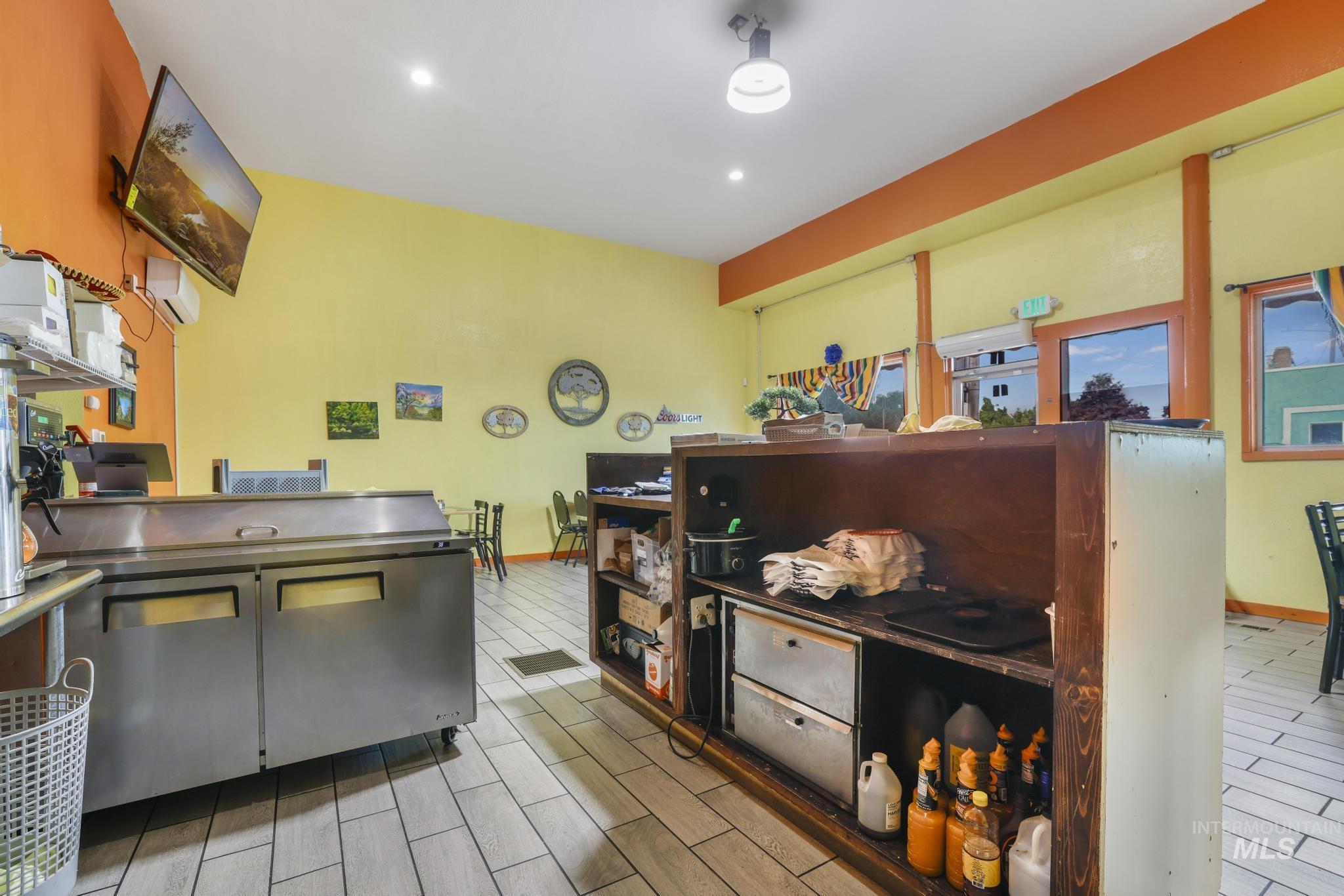 112 W Main St, Wendell, Idaho 83355, Business/Commercial For Sale, Price $1,000,000,MLS 98963459