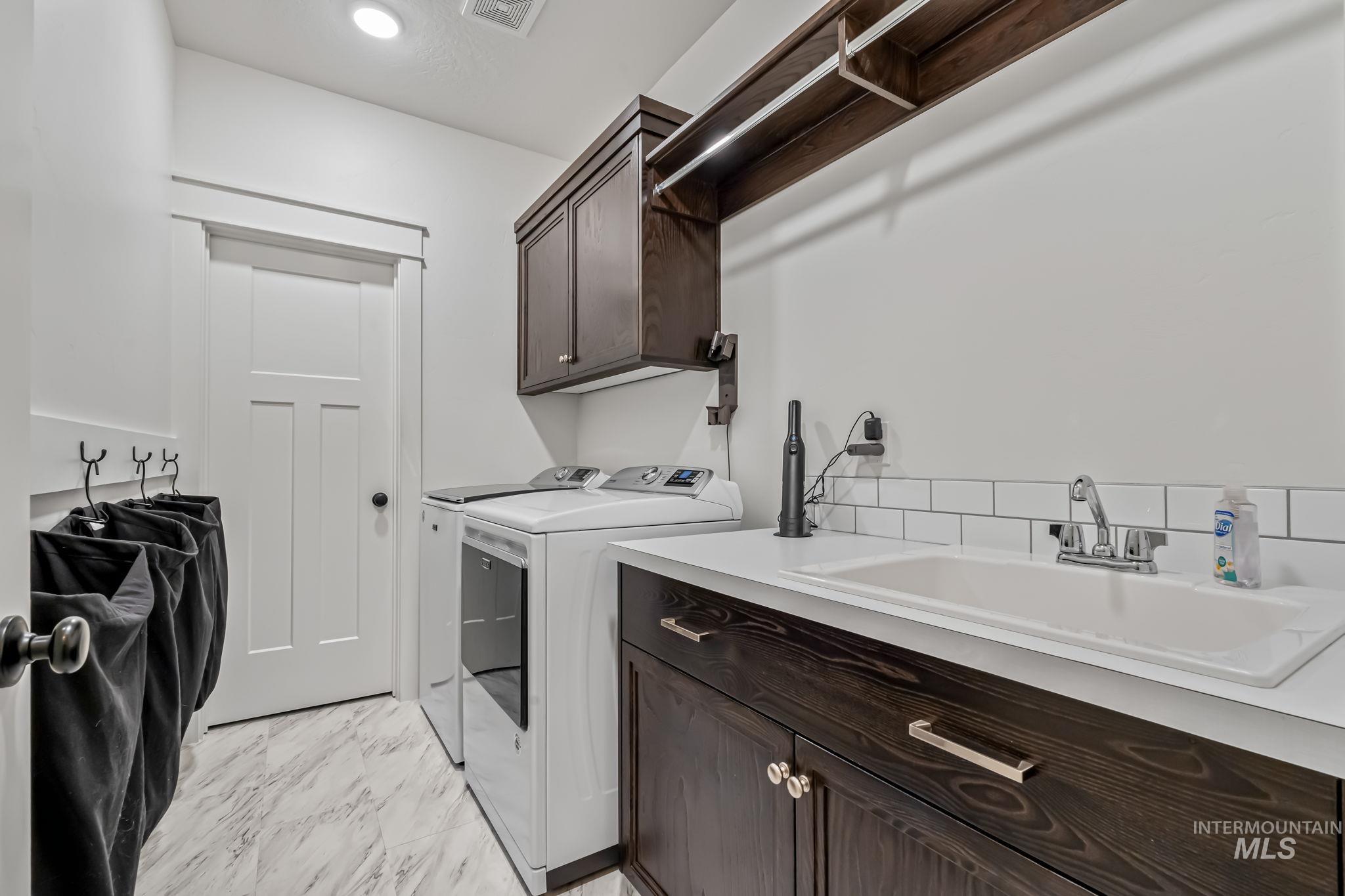 3498 W Wolf Rapids Dr, Meridian, Idaho 83646, 5 Bedrooms, 3 Bathrooms, Residential For Sale, Price $825,000,MLS 98963464