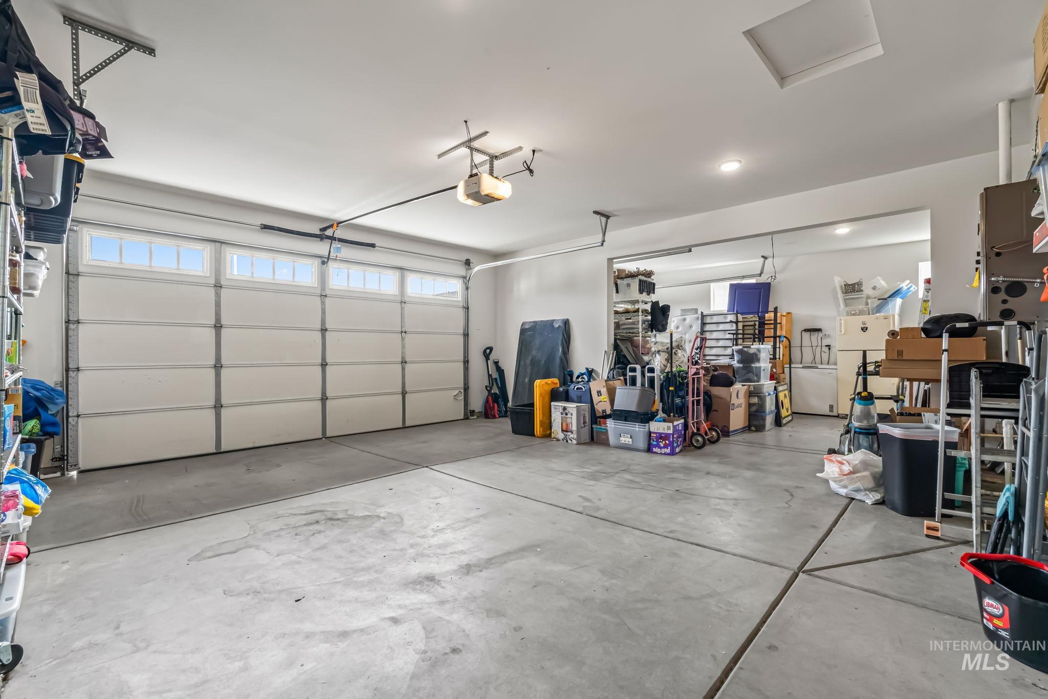 3498 W Wolf Rapids Dr, Meridian, Idaho 83646, 5 Bedrooms, 3 Bathrooms, Residential For Sale, Price $825,000,MLS 98963464