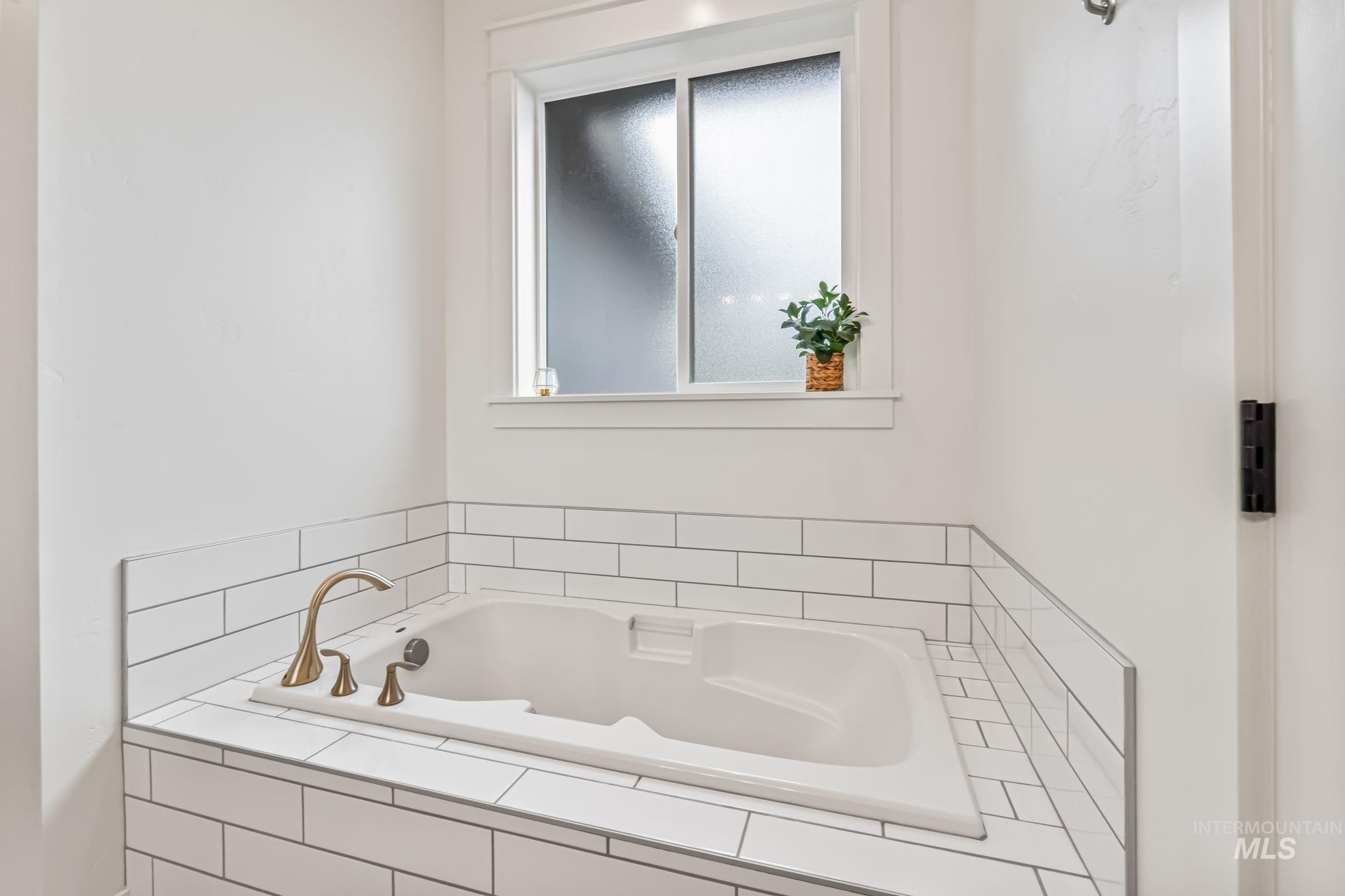 3498 W Wolf Rapids Dr, Meridian, Idaho 83646, 5 Bedrooms, 3 Bathrooms, Residential For Sale, Price $825,000,MLS 98963464