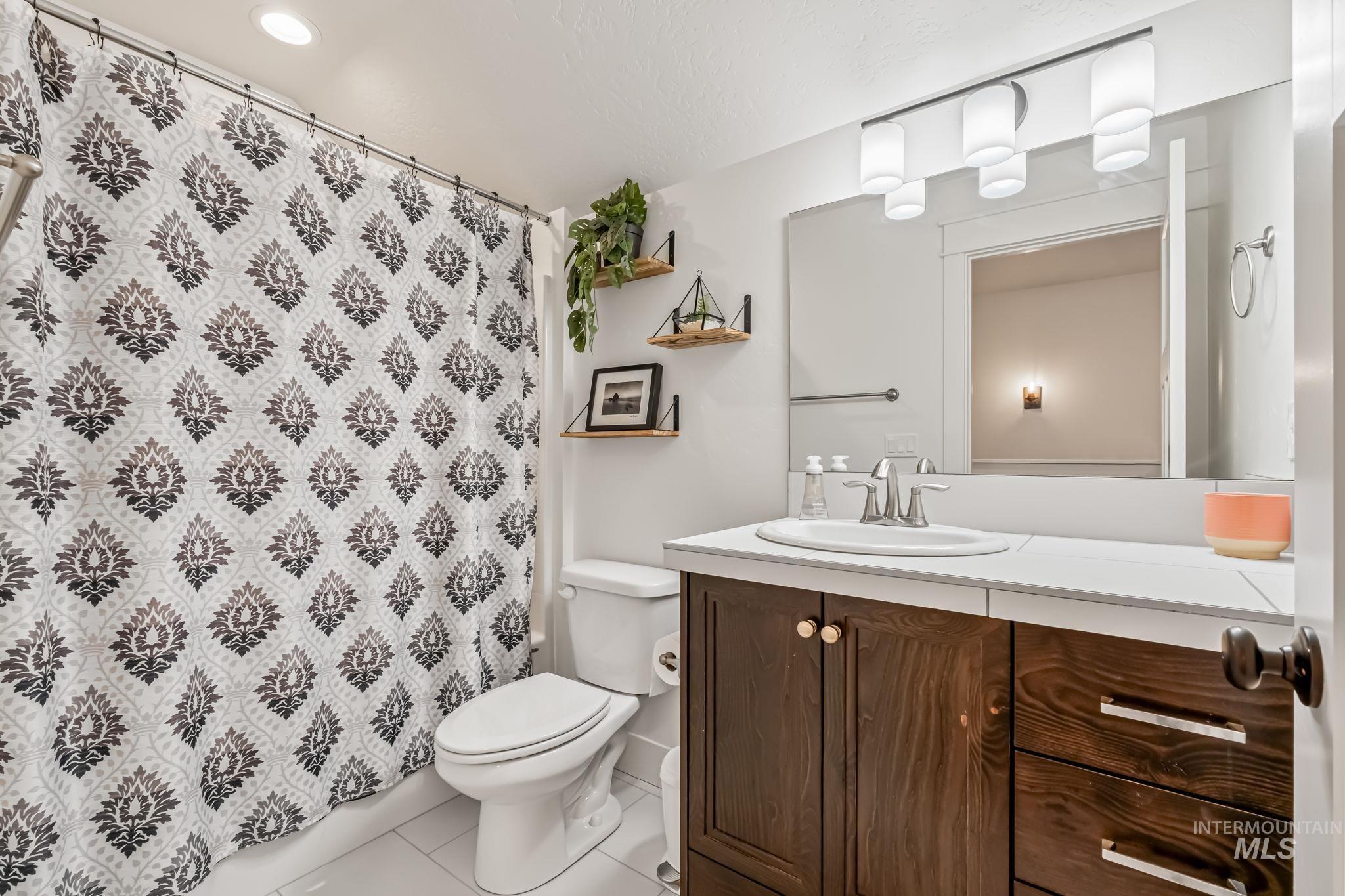 3498 W Wolf Rapids Dr, Meridian, Idaho 83646, 5 Bedrooms, 3 Bathrooms, Residential For Sale, Price $825,000,MLS 98963464