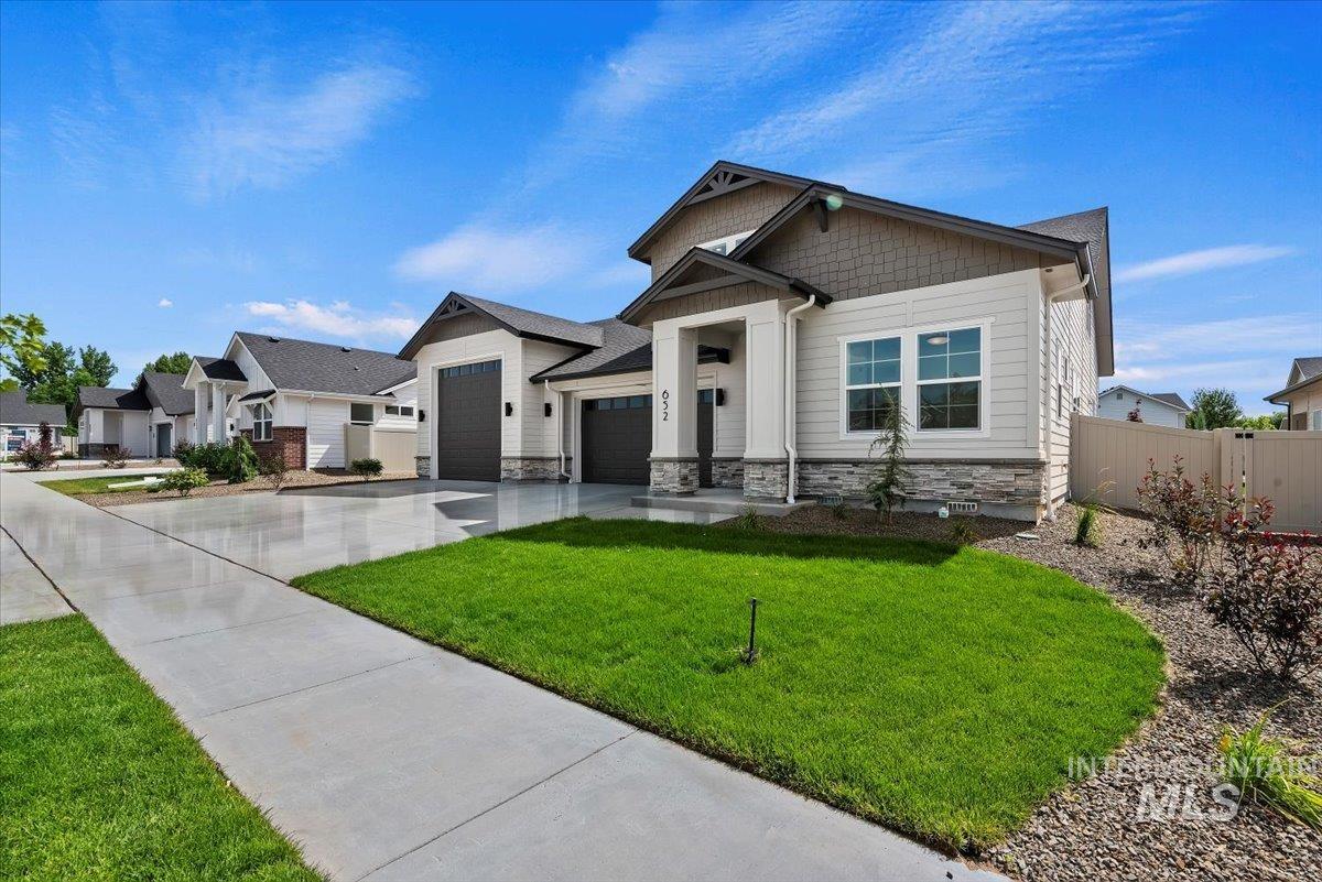 652 N Morning Glory Avenue, Eagle, Idaho 83616-0000, 4 Bedrooms, 3 Bathrooms, Residential For Sale, Price $799,900,MLS 98963465