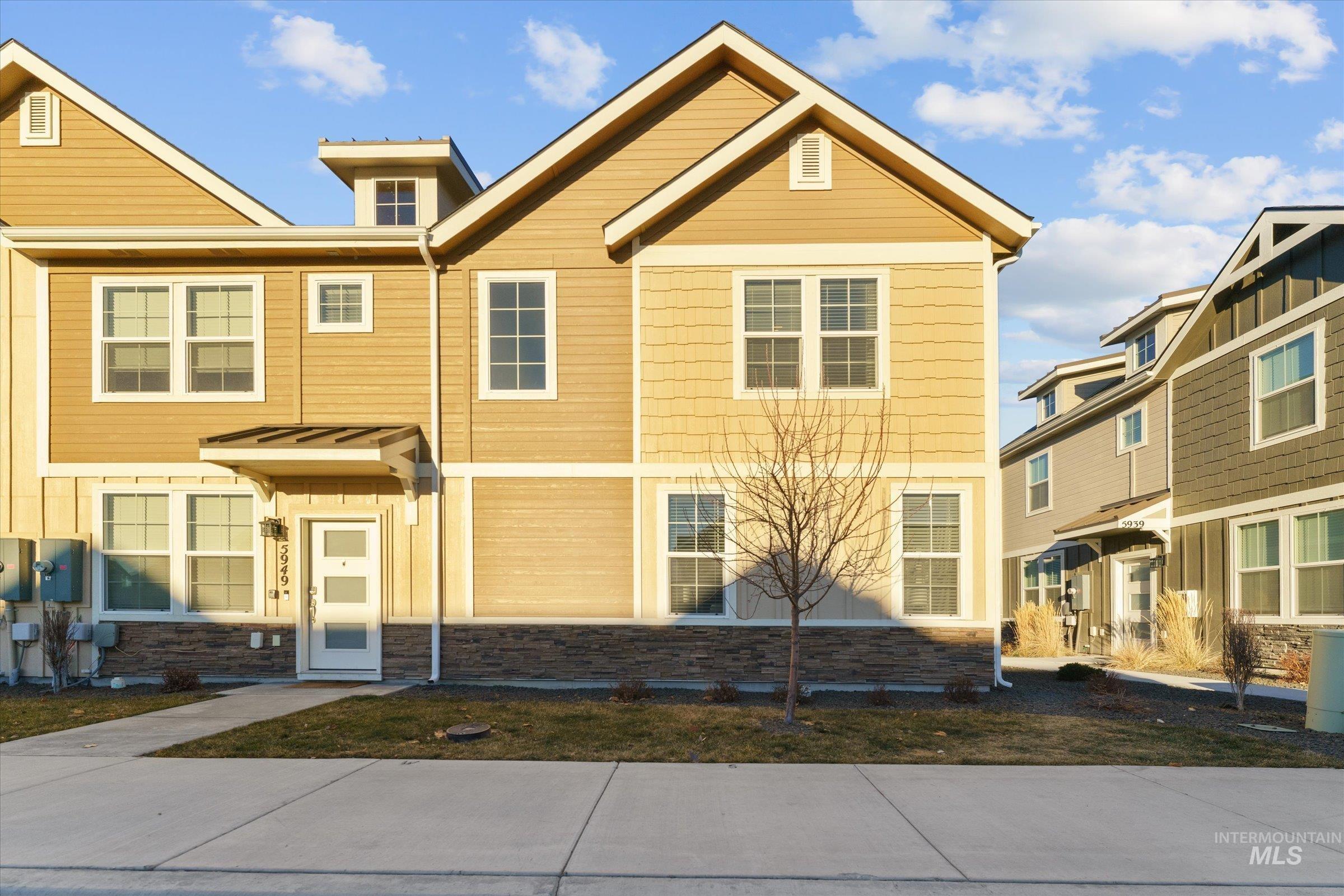 5945 S Boddington Ln, Boise, Idaho 83709, 3 Bedrooms, 2.5 Bathrooms, Residential For Sale, Price $347,500,MLS 98963486