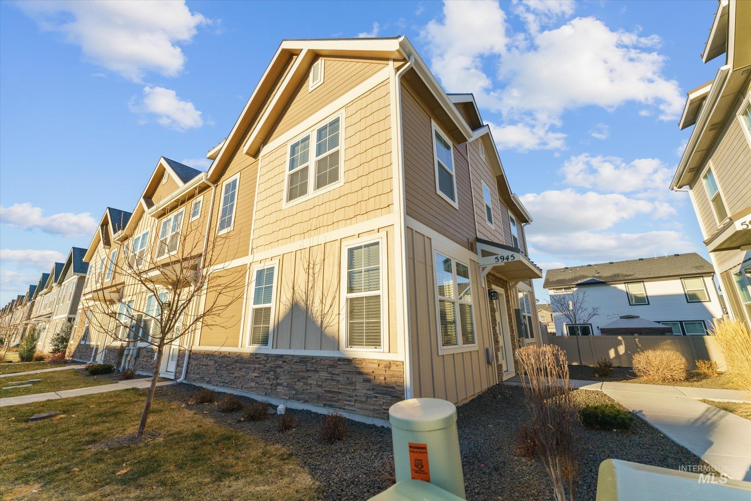 5945 S Boddington Ln, Boise, Idaho 83709, 3 Bedrooms, 2.5 Bathrooms, Residential For Sale, Price $347,500,MLS 98963486