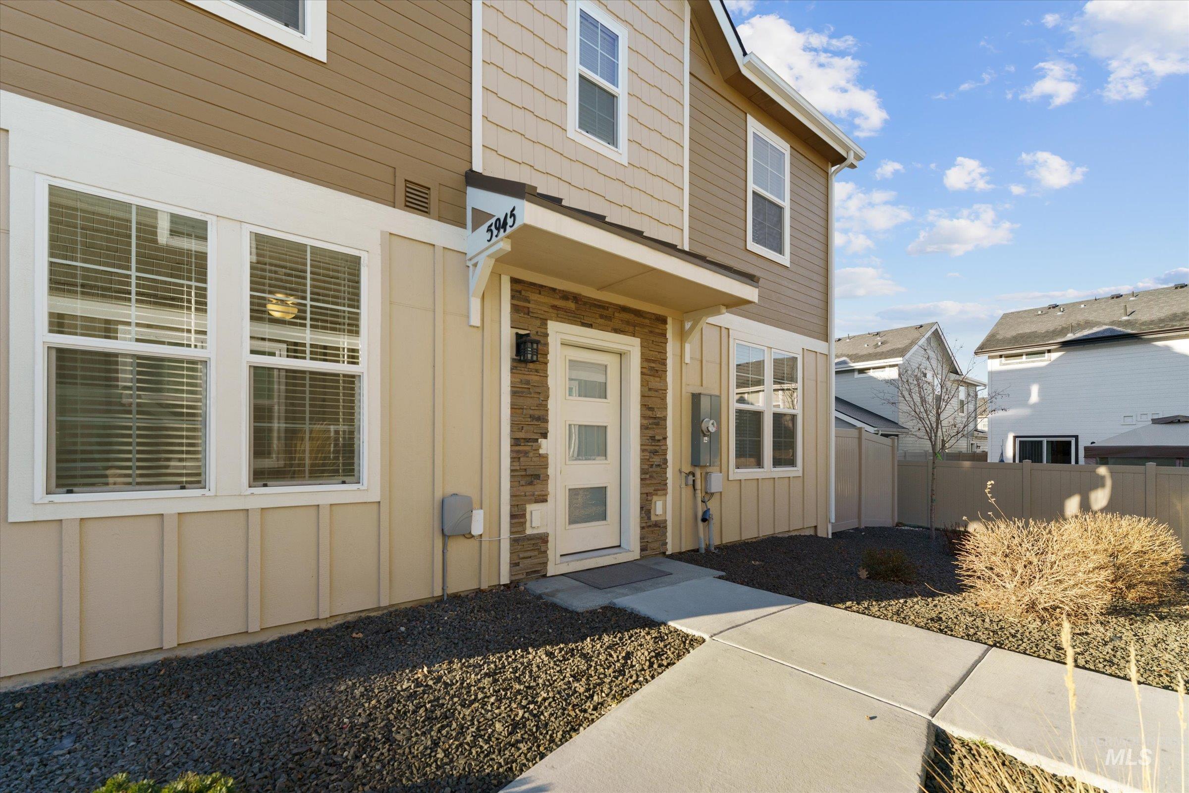 5945 S Boddington Ln, Boise, Idaho 83709, 3 Bedrooms, 2.5 Bathrooms, Residential For Sale, Price $347,500,MLS 98963486