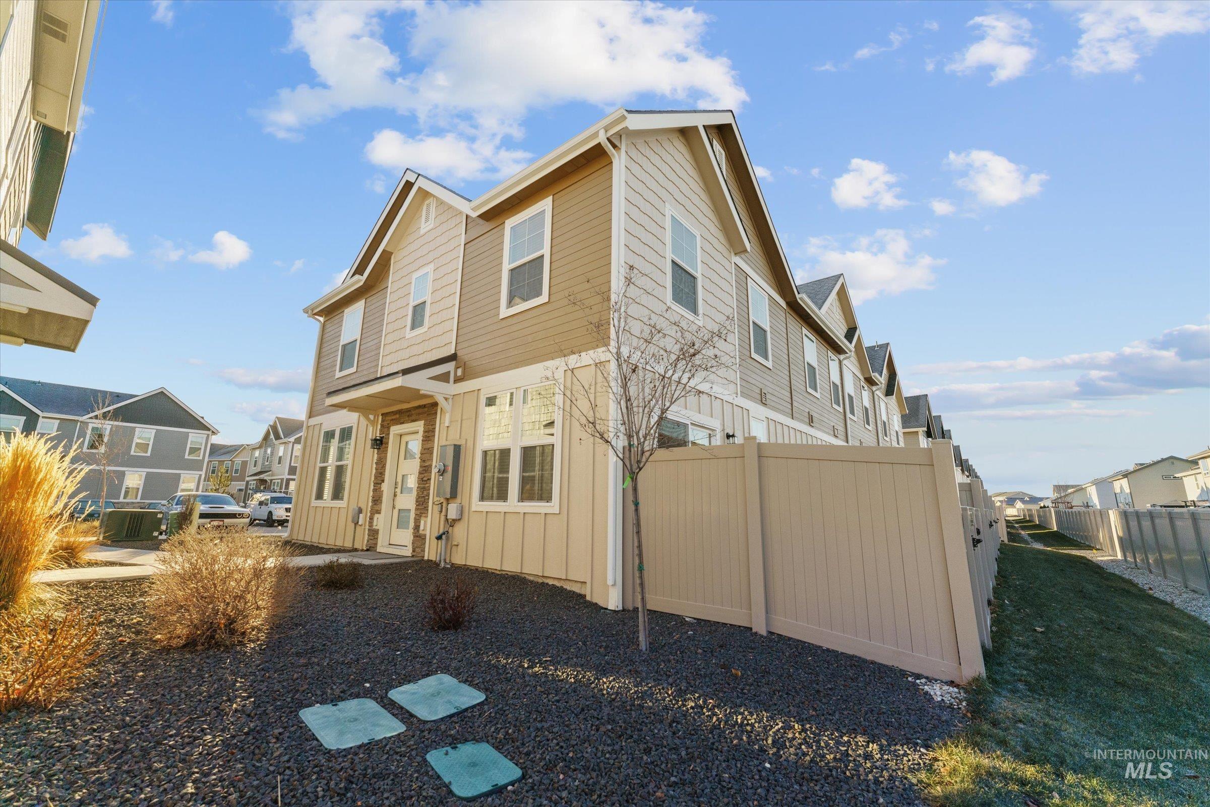 5945 S Boddington Ln, Boise, Idaho 83709, 3 Bedrooms, 2.5 Bathrooms, Residential For Sale, Price $347,500,MLS 98963486