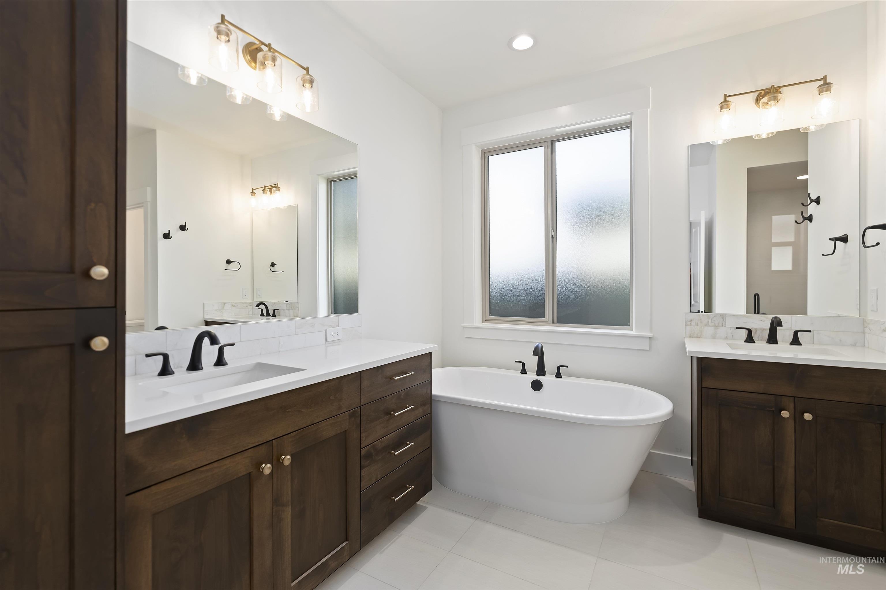 2061 N Peakhurt Ave, Kuna, Idaho 83634, 4 Bedrooms, 3 Bathrooms, Residential For Sale, Price $759,880,MLS 98963490