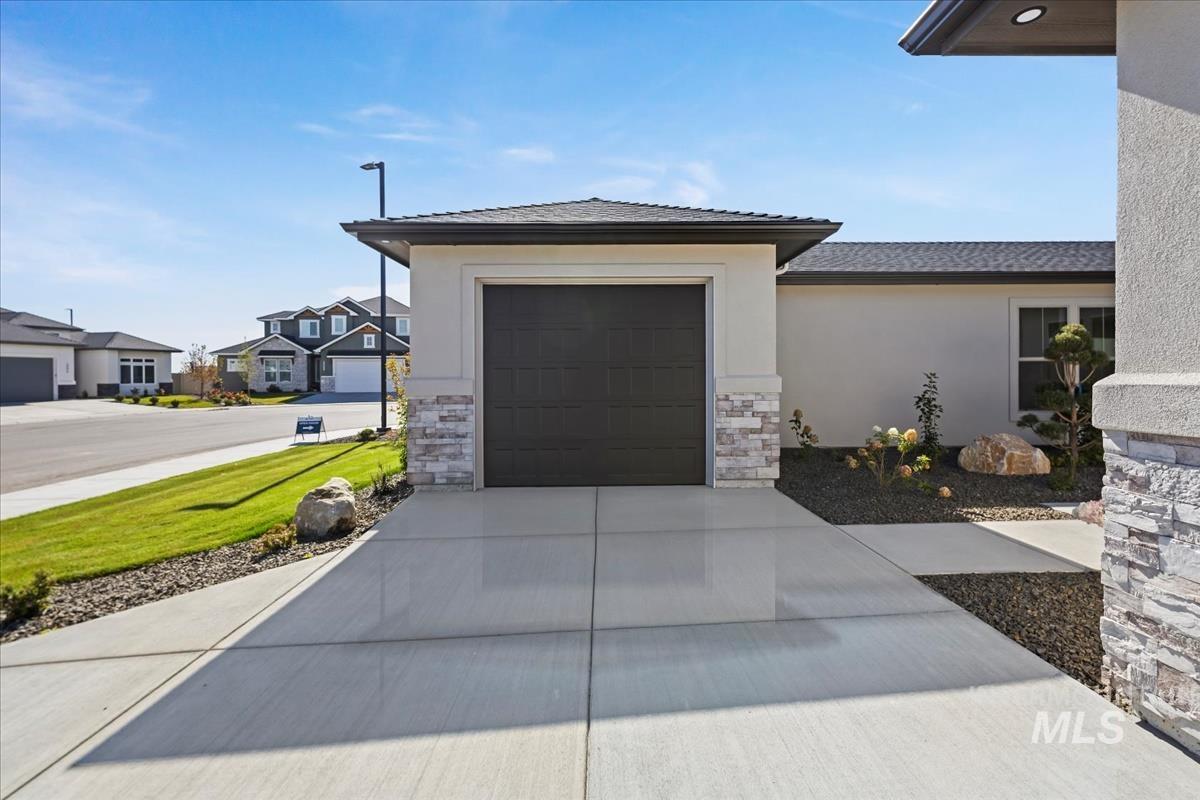 2061 N Peakhurt Ave, Kuna, Idaho 83634, 4 Bedrooms, 3 Bathrooms, Residential For Sale, Price $759,880,MLS 98963490