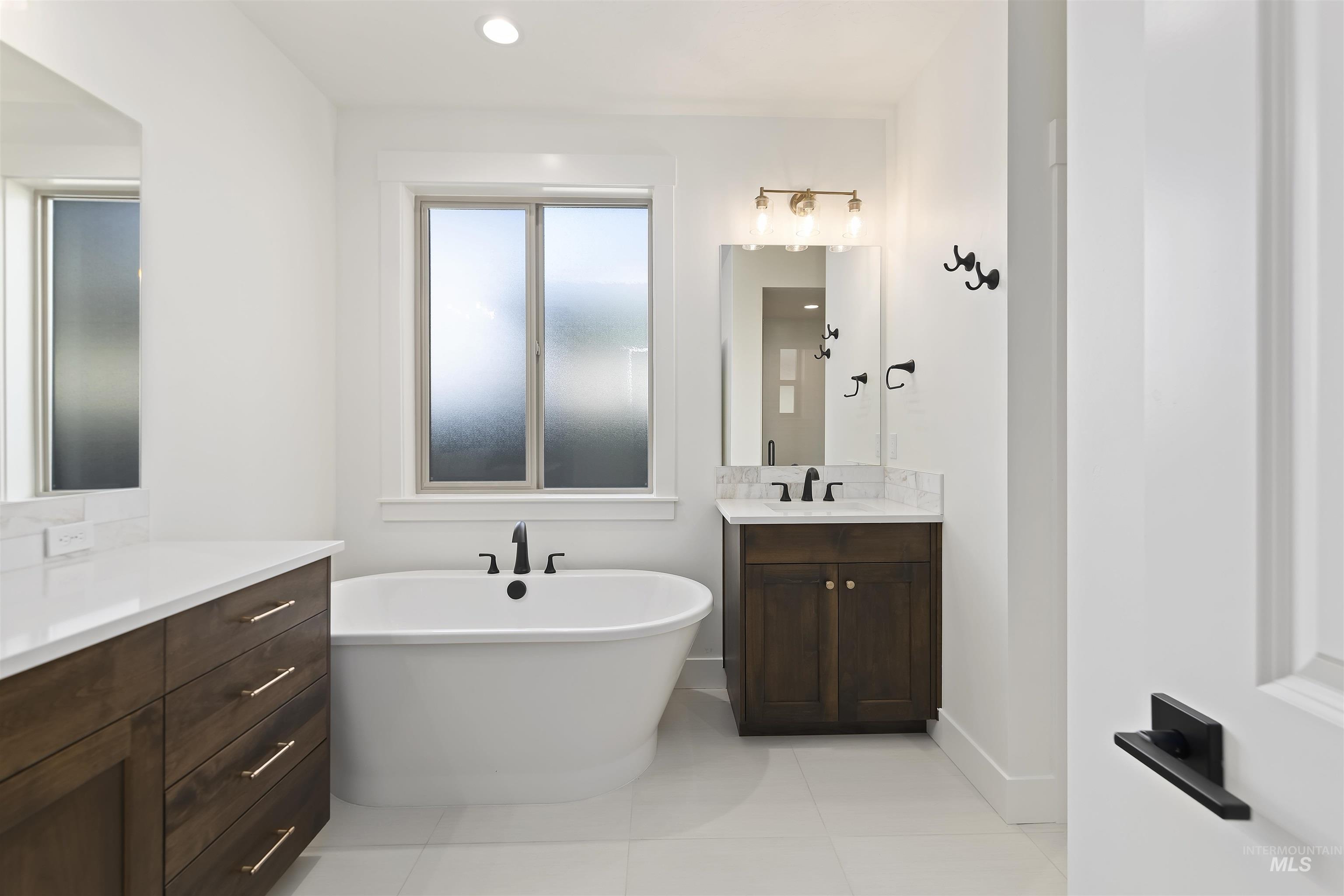 2061 N Peakhurt Ave, Kuna, Idaho 83634, 4 Bedrooms, 3 Bathrooms, Residential For Sale, Price $759,880,MLS 98963490