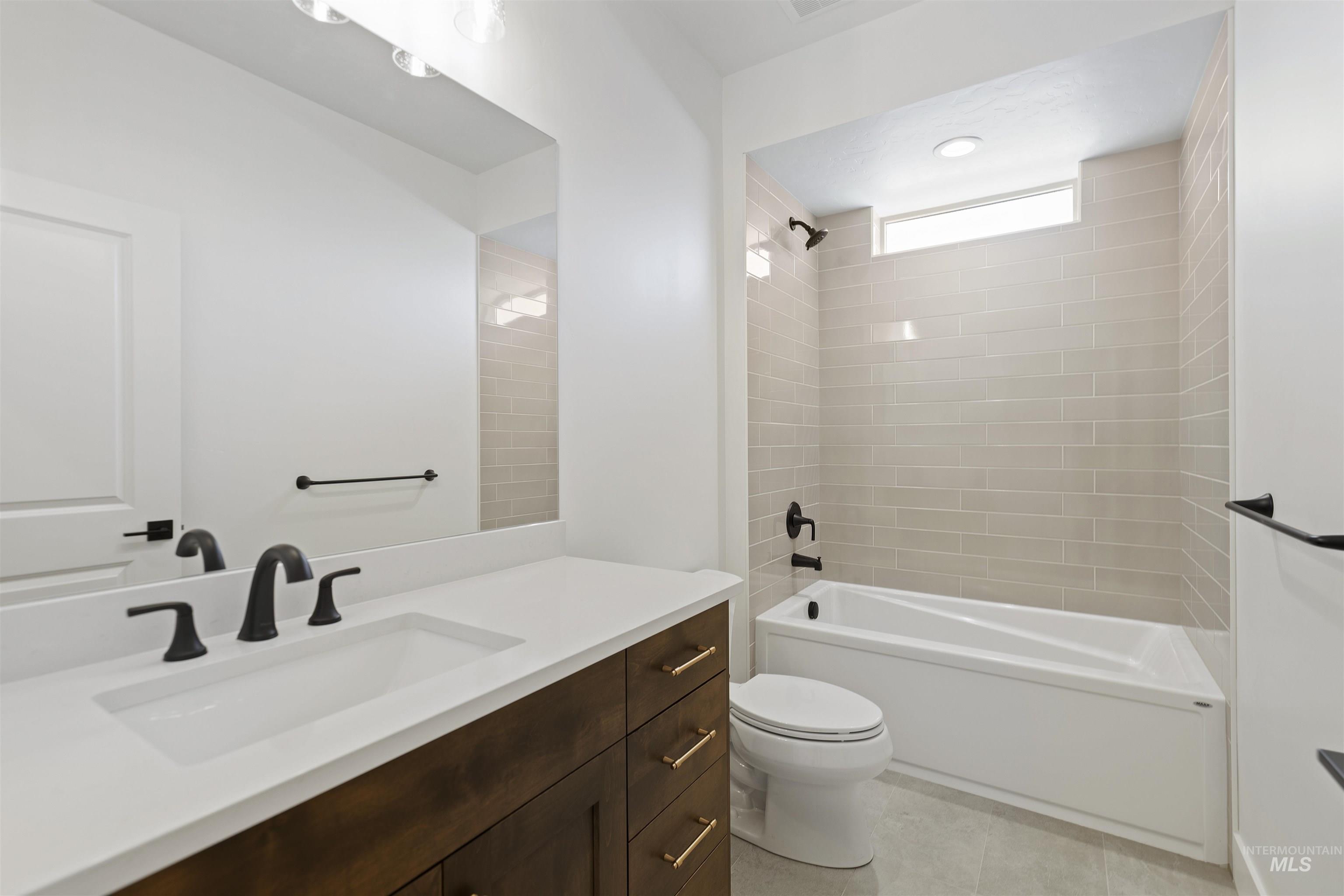 2061 N Peakhurt Ave, Kuna, Idaho 83634, 4 Bedrooms, 3 Bathrooms, Residential For Sale, Price $759,880,MLS 98963490