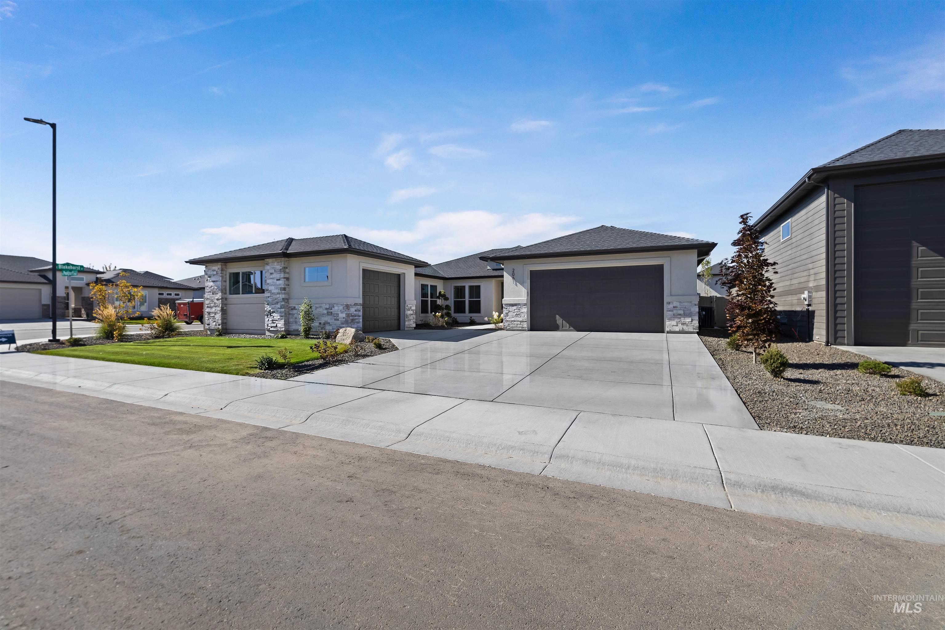 2061 N Peakhurt Ave, Kuna, Idaho 83634, 4 Bedrooms, 3 Bathrooms, Residential For Sale, Price $759,880,MLS 98963490