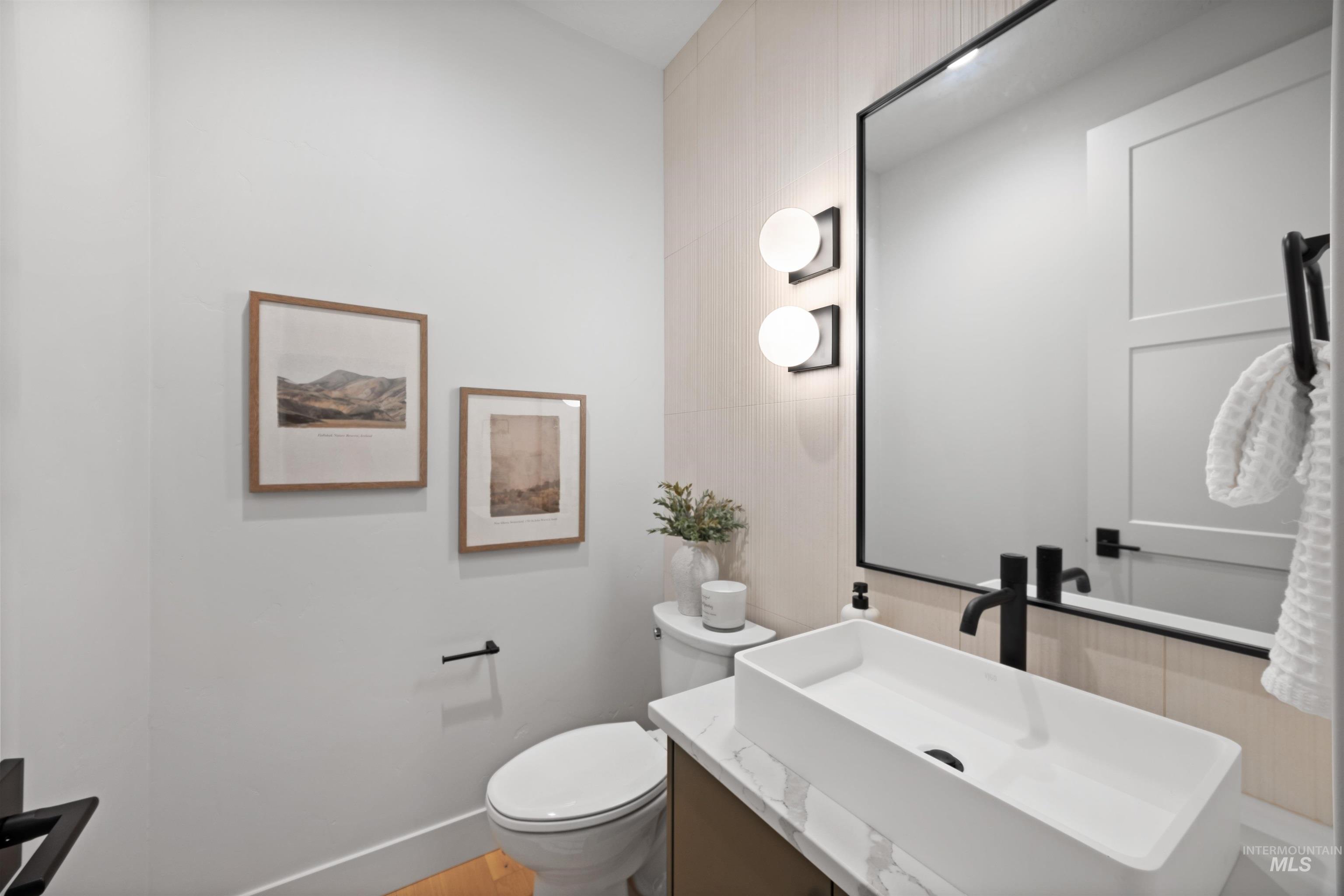 252 N Hunter Creek Ave, Eagle, Idaho 83616, 4 Bedrooms, 2.5 Bathrooms, Residential For Sale, Price $1,110,000,MLS 98963502