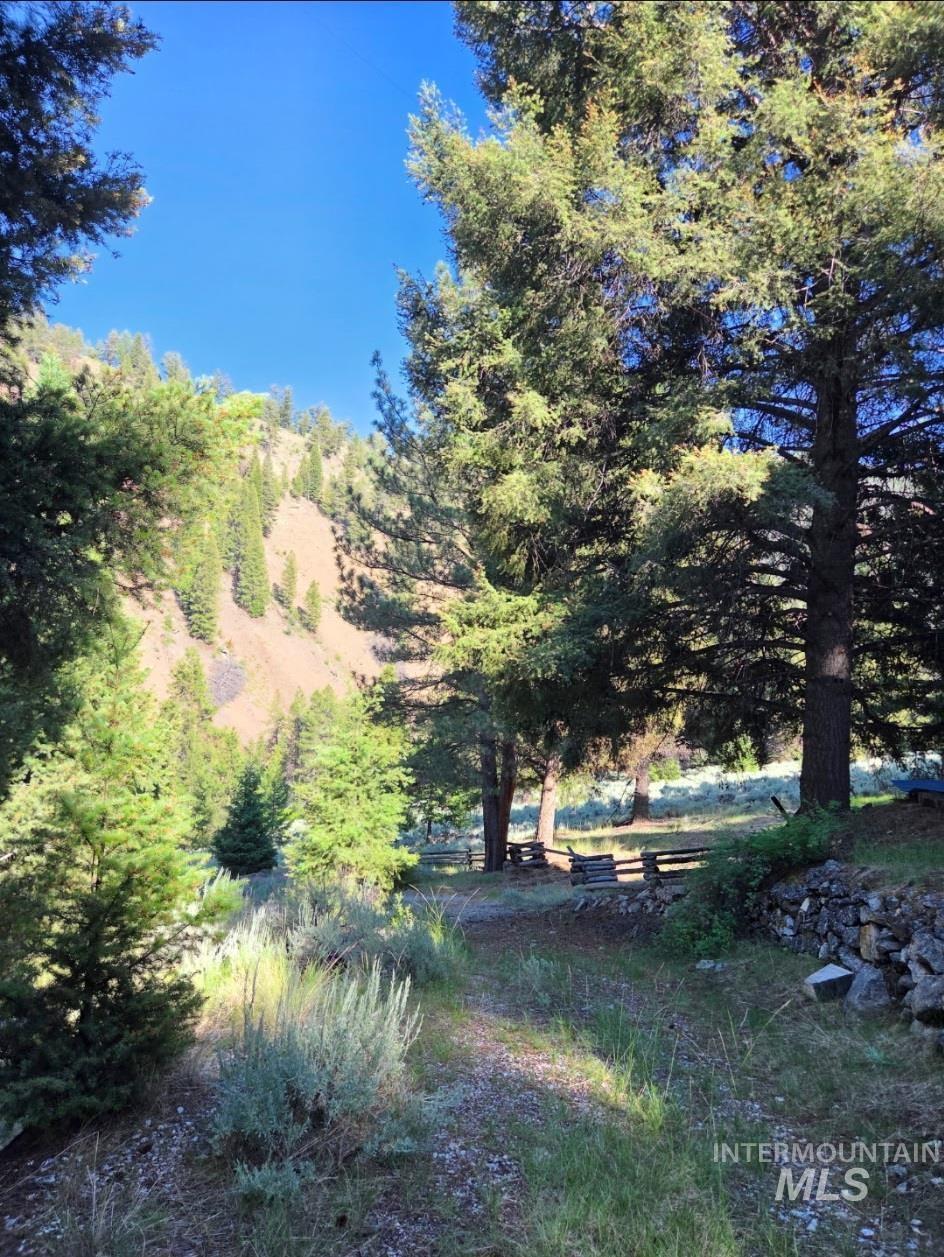 27 Grizzly Bear Rd, Shoup, Idaho 83469, 3 Bedrooms, 2 Bathrooms, Residential For Sale, Price $200,000,MLS 98963527