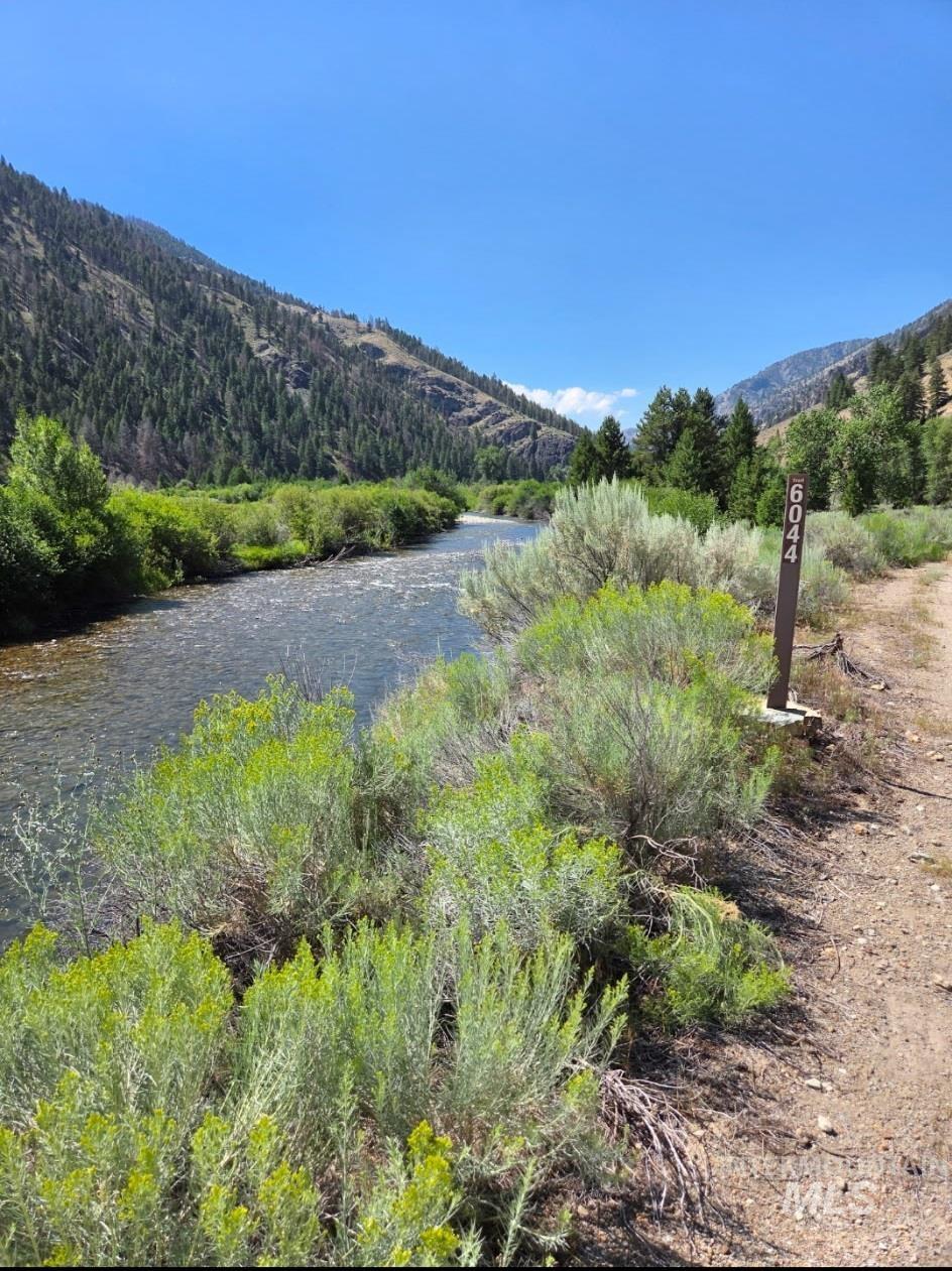 27 Grizzly Bear Rd, Shoup, Idaho 83469, 3 Bedrooms, 2 Bathrooms, Residential For Sale, Price $200,000,MLS 98963527