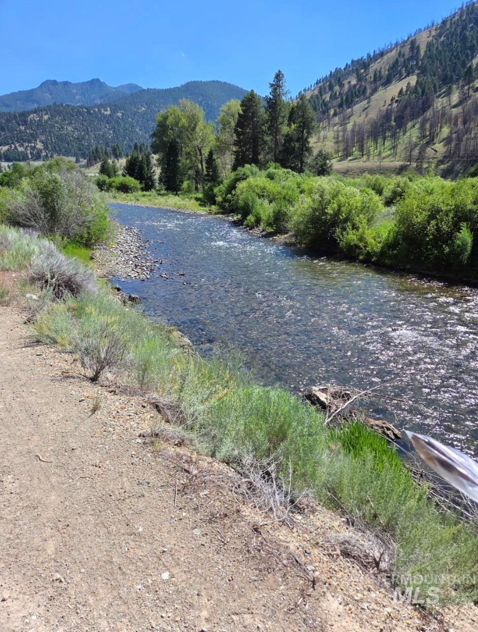 27 Grizzly Bear Rd, Shoup, Idaho 83469, 3 Bedrooms, 2 Bathrooms, Residential For Sale, Price $200,000,MLS 98963527