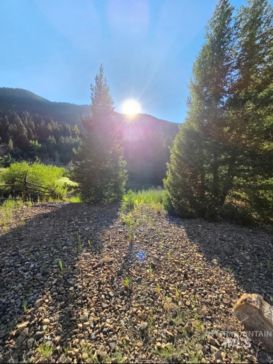 27 Grizzly Bear Rd, Shoup, Idaho 83469, 3 Bedrooms, 2 Bathrooms, Residential For Sale, Price $200,000,MLS 98963527