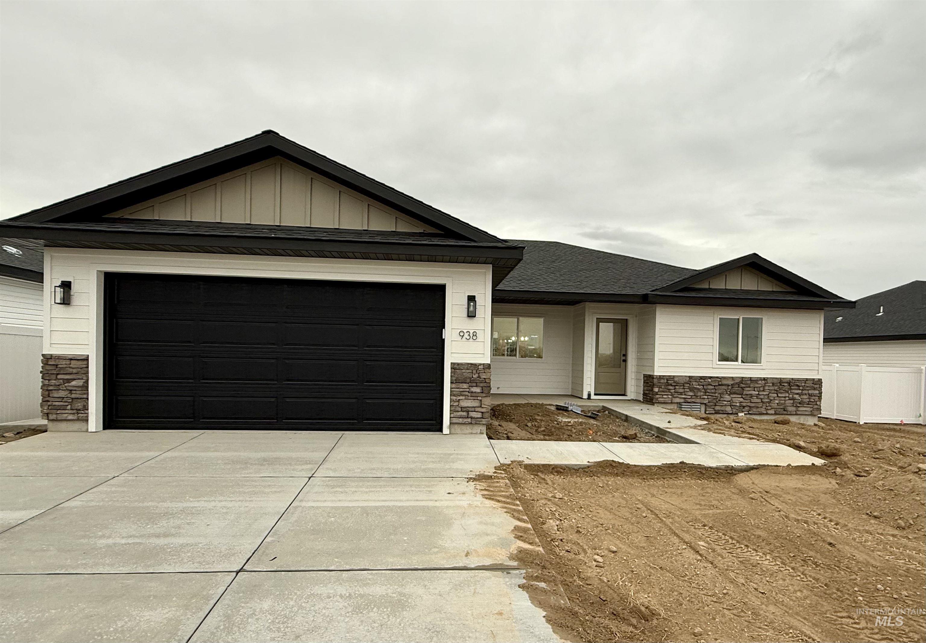 938 Gregory Way, Twin Falls, Idaho 83301, 4 Bedrooms, 2 Bathrooms, Residential For Sale, Price $394,000,MLS 98963544