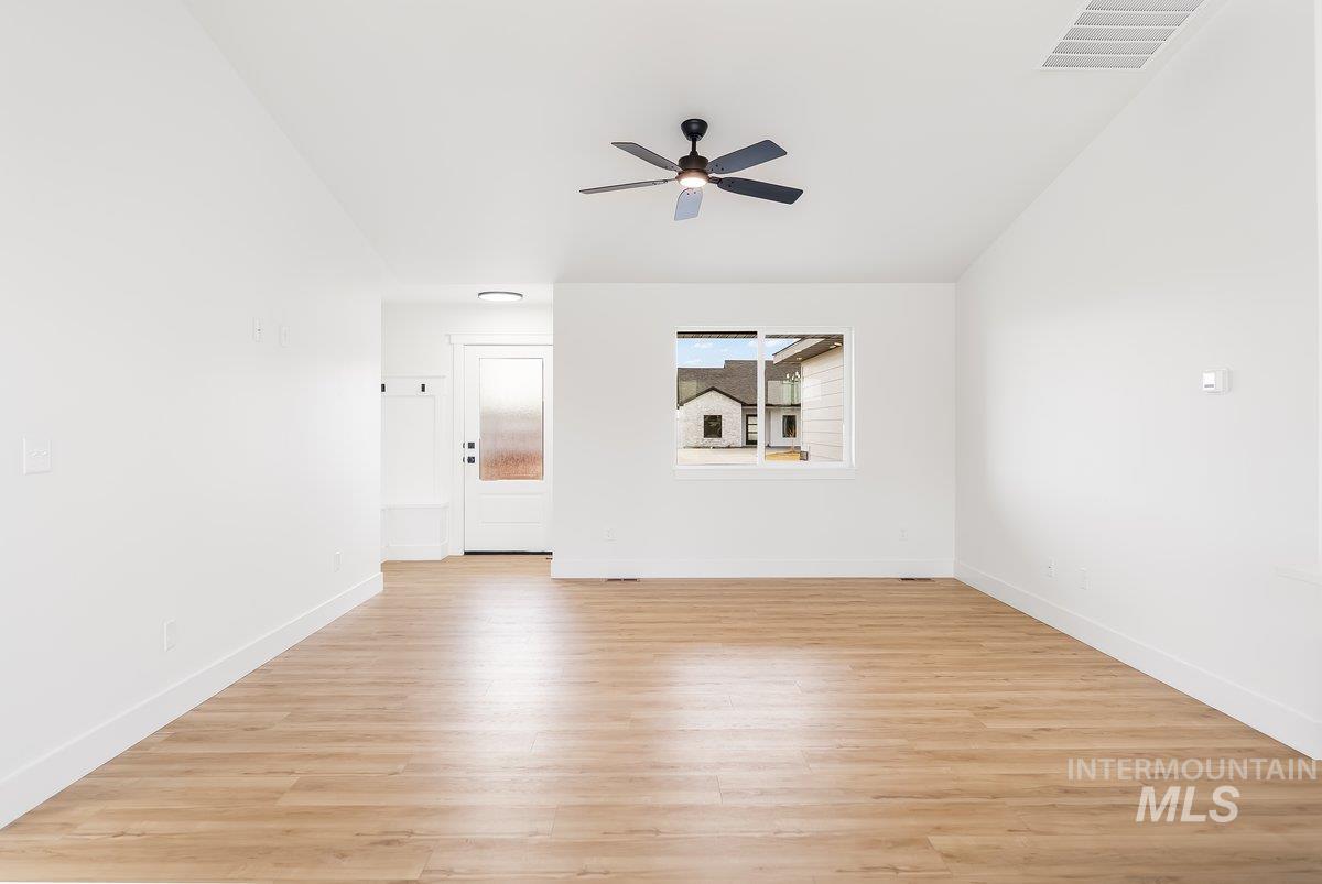 938 Gregory Way, Twin Falls, Idaho 83301, 4 Bedrooms, 2 Bathrooms, Residential For Sale, Price $389,900,MLS 98963544