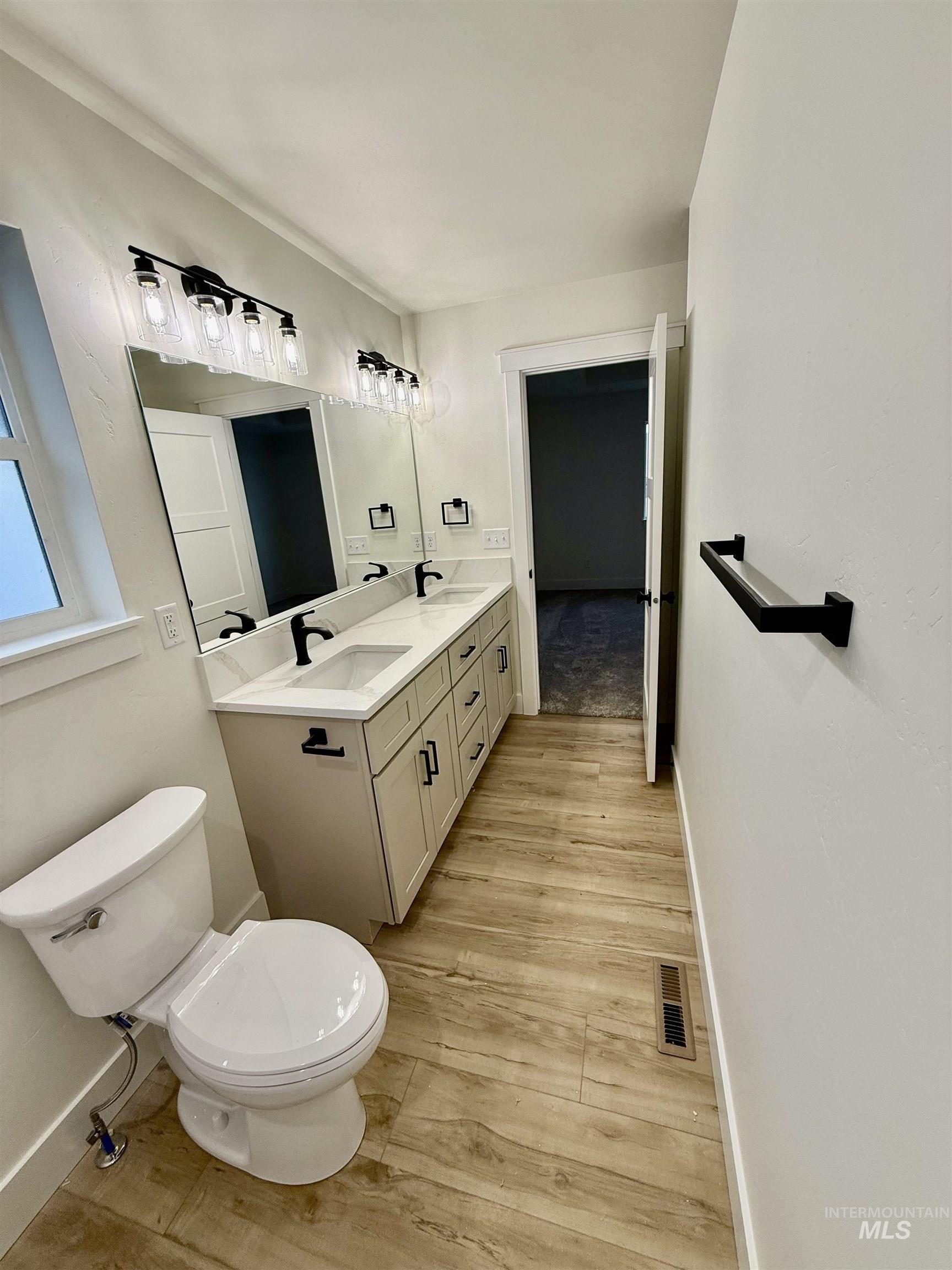 938 Gregory Way, Twin Falls, Idaho 83301, 4 Bedrooms, 2 Bathrooms, Residential For Sale, Price $394,000,MLS 98963544