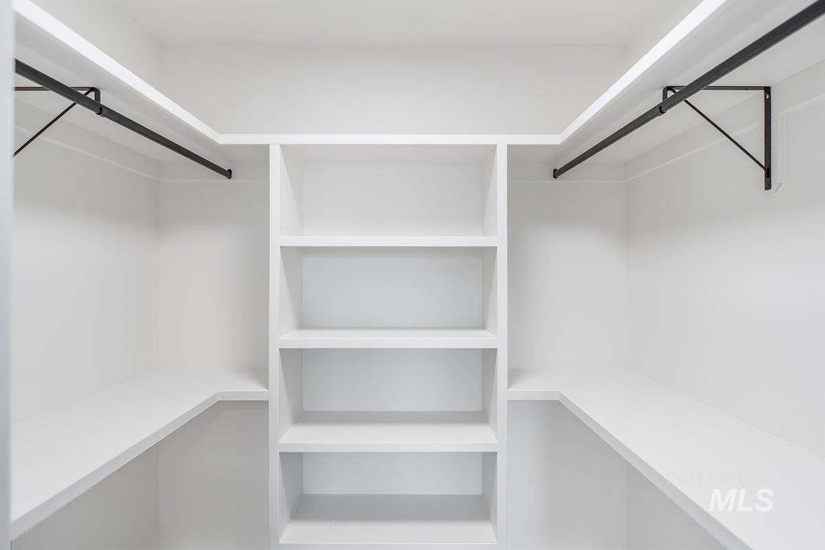 938 Gregory Way, Twin Falls, Idaho 83301, 4 Bedrooms, 2 Bathrooms, Residential For Sale, Price $389,900,MLS 98963544