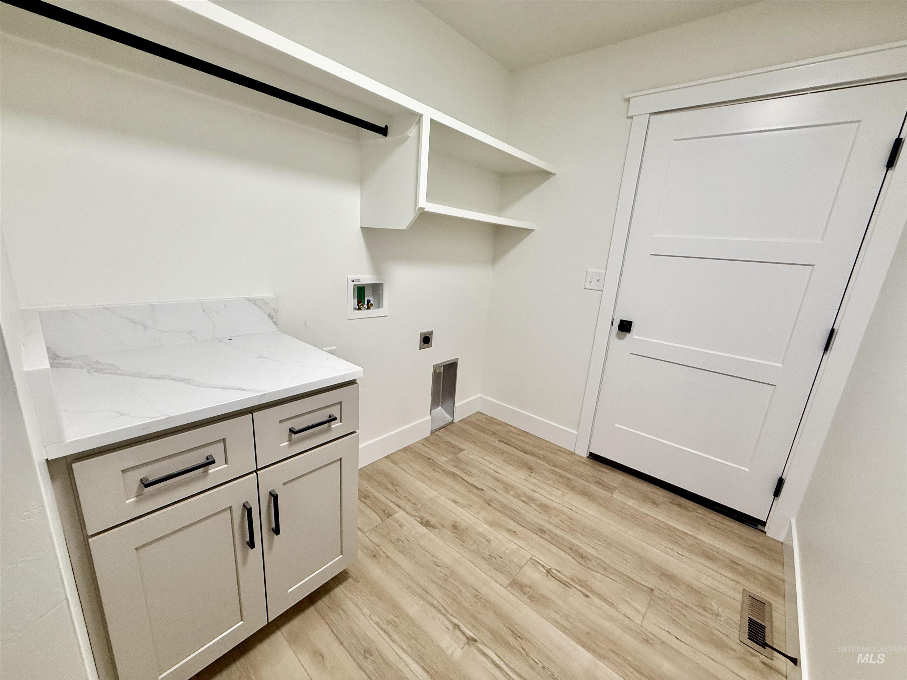 938 Gregory Way, Twin Falls, Idaho 83301, 4 Bedrooms, 2 Bathrooms, Residential For Sale, Price $394,000,MLS 98963544