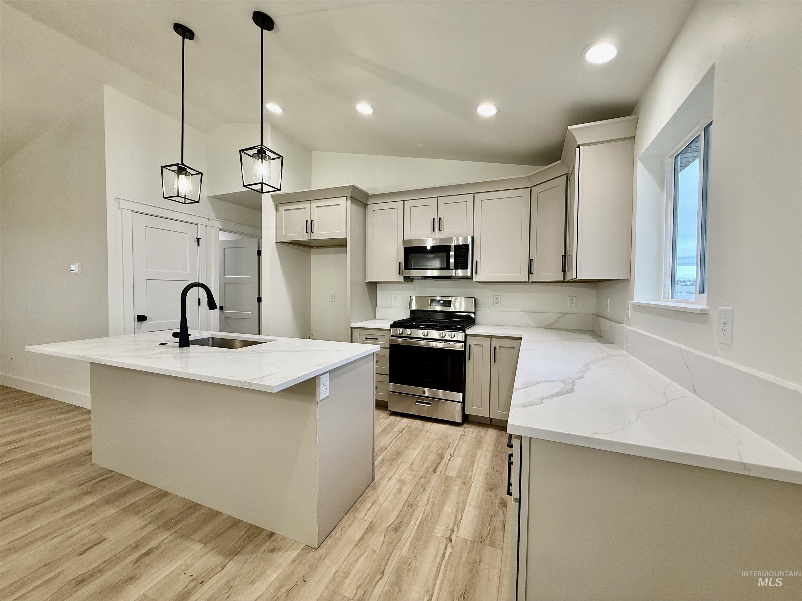 938 Gregory Way, Twin Falls, Idaho 83301, 4 Bedrooms, 2 Bathrooms, Residential For Sale, Price $394,000,MLS 98963544