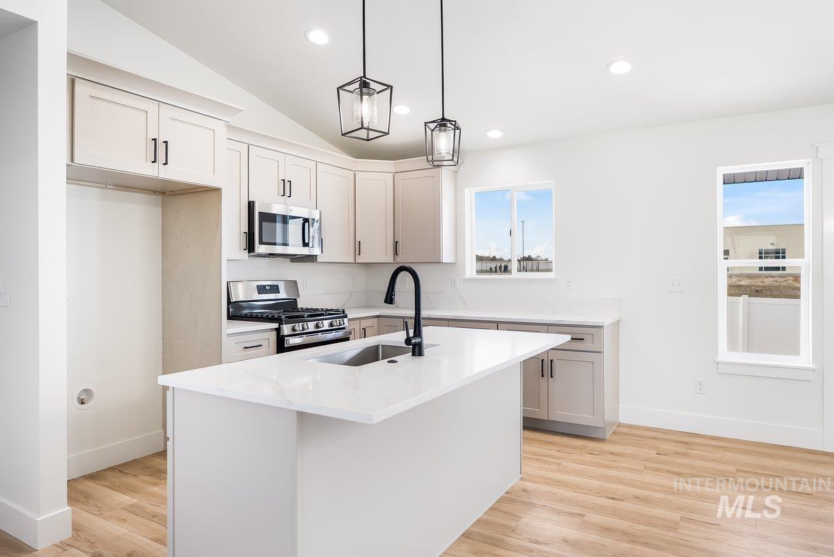 938 Gregory Way, Twin Falls, Idaho 83301, 4 Bedrooms, 2 Bathrooms, Residential For Sale, Price $389,900,MLS 98963544