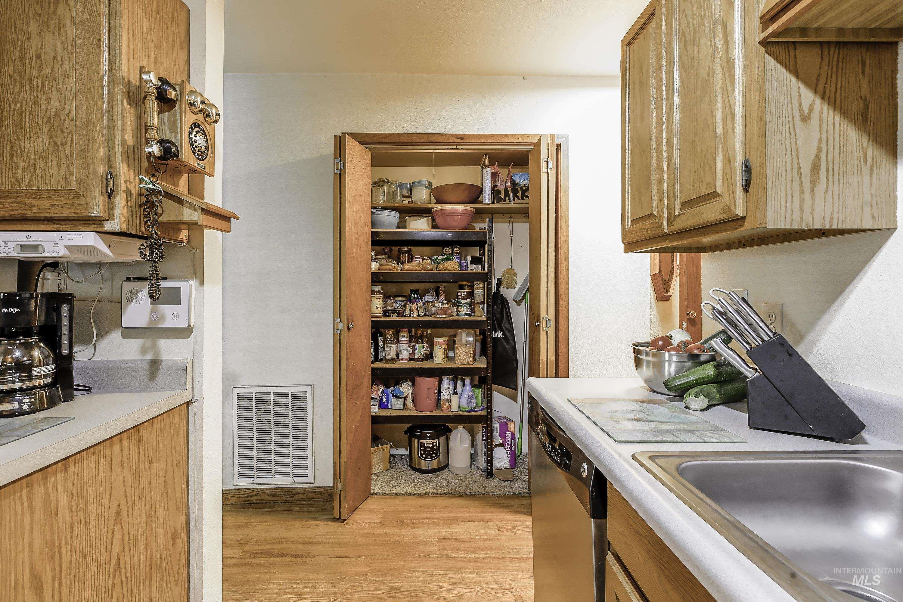 1103 18th Ave., Clarkston, Washington 99403, 2 Bedrooms, 1 Bathroom, Residential For Sale, Price $325,000,MLS 98963551