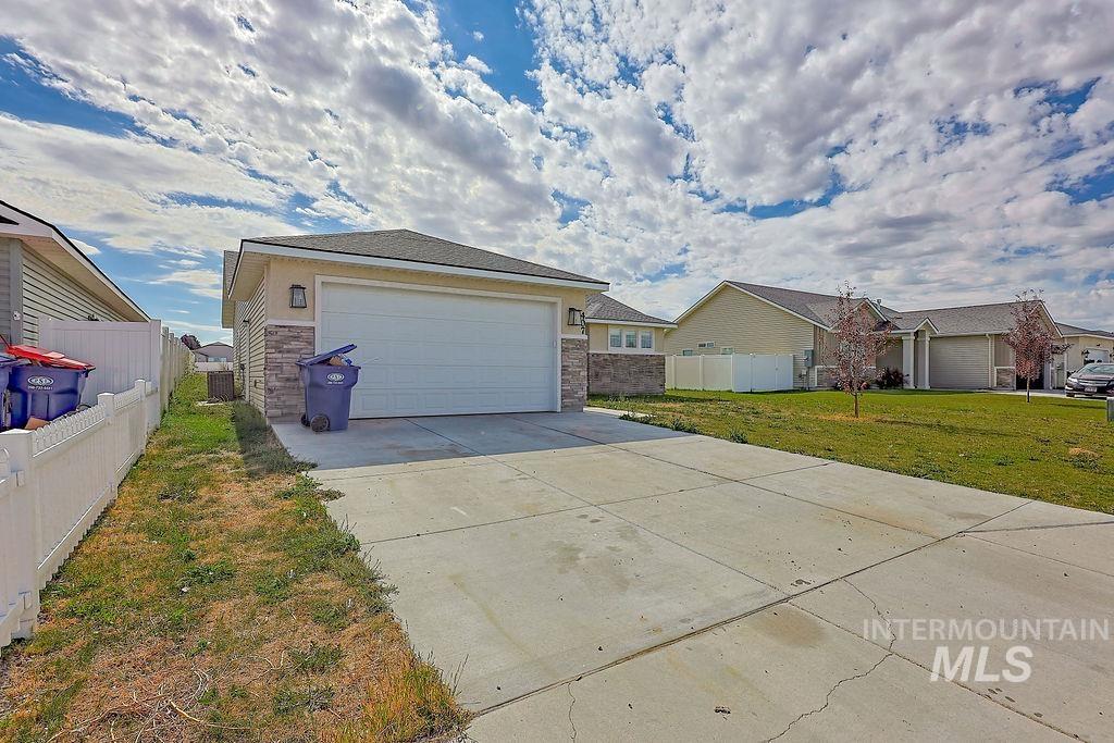 407 Southwood Ave W, Twin Falls, Idaho 83301, 4 Bedrooms, 2 Bathrooms, Residential For Sale, Price $355,000, 98963560