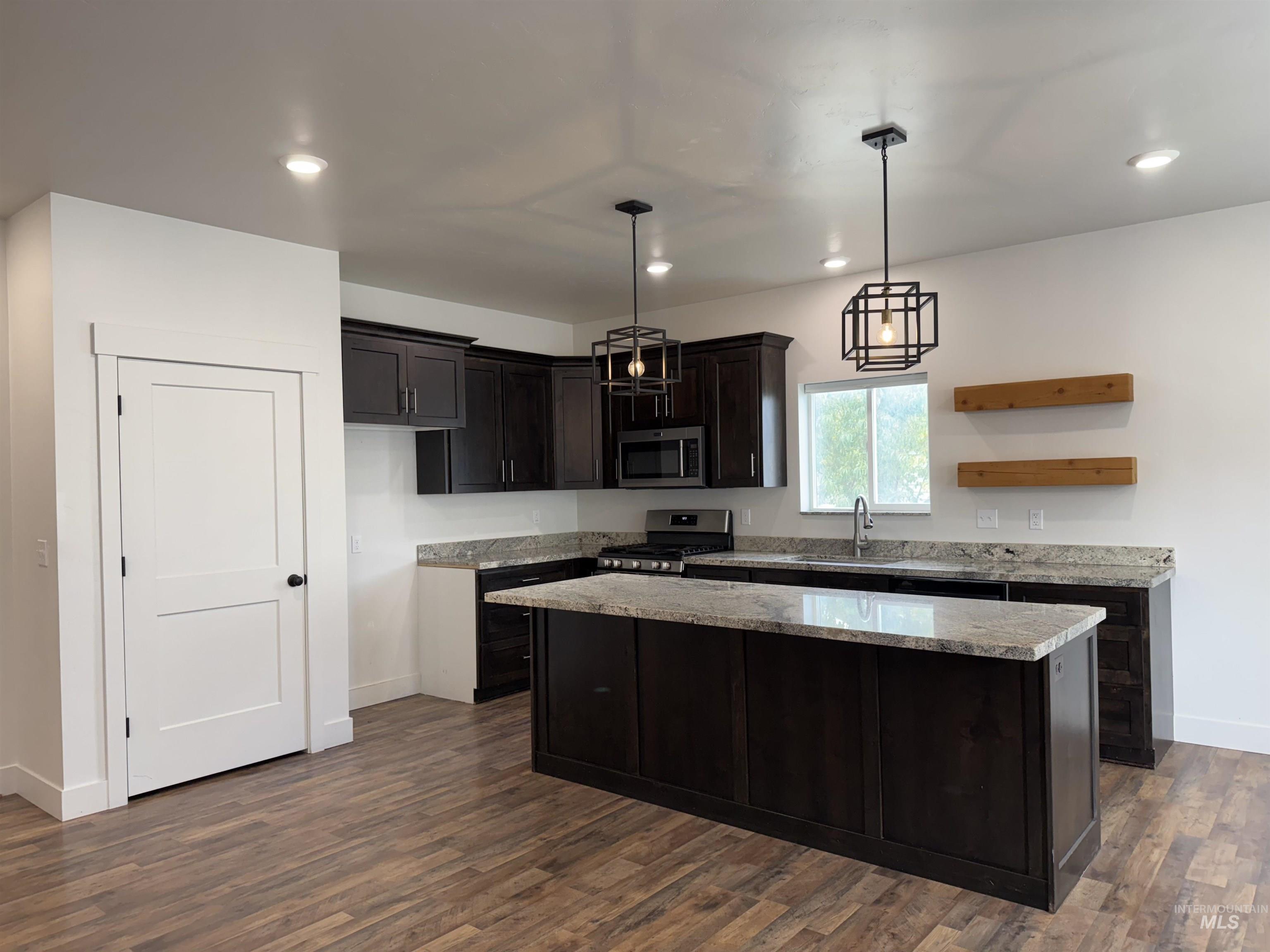 1011 Thunder Mountain St, Kimberly, Idaho 83341-5373, 3 Bedrooms, 2.5 Bathrooms, Residential For Sale, Price $437,500,MLS 98963612