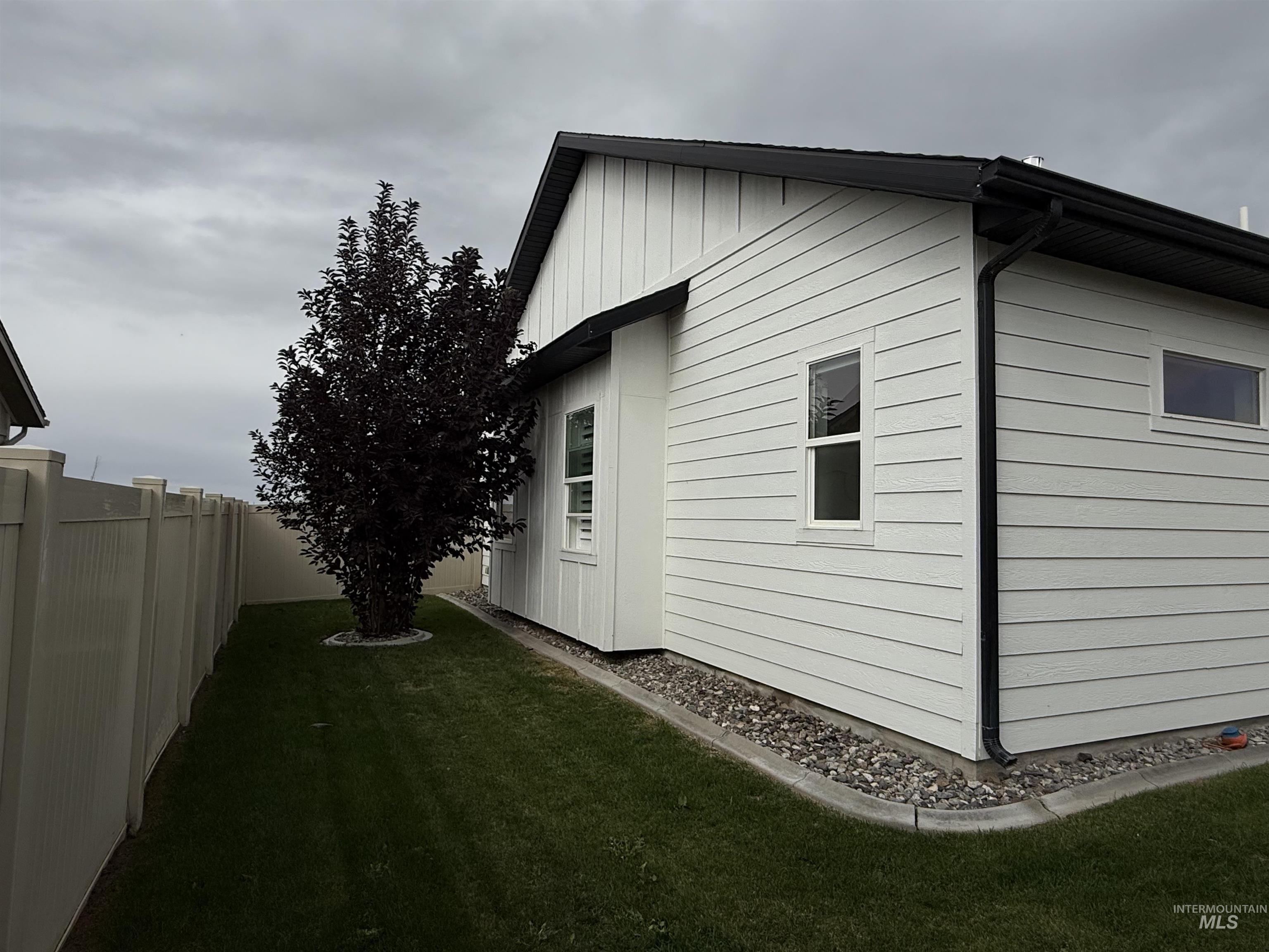 1011 Thunder Mountain St, Kimberly, Idaho 83341-5373, 3 Bedrooms, 2.5 Bathrooms, Residential For Sale, Price $437,500,MLS 98963612