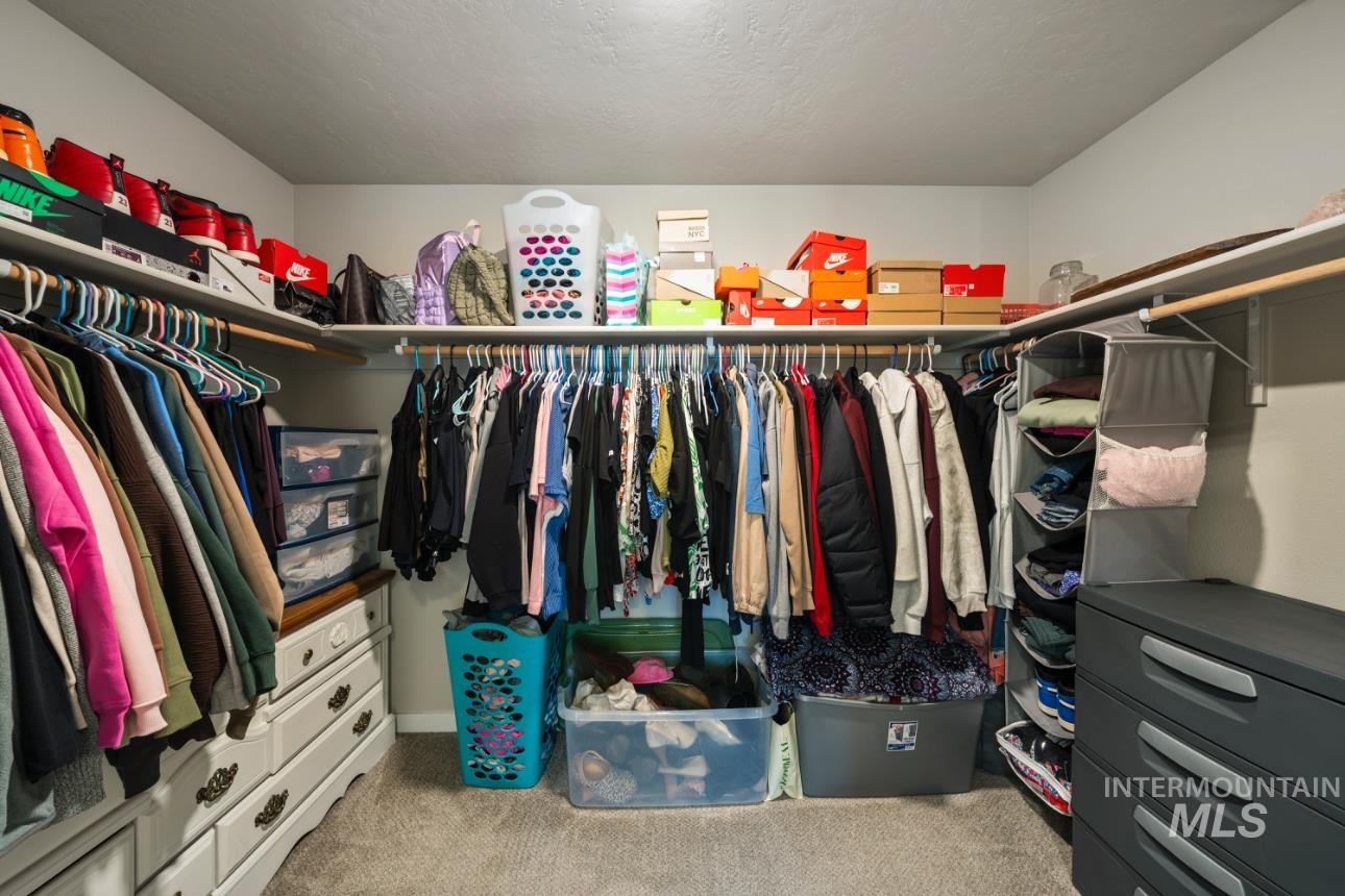 12443 Varga St., Caldwell, Idaho 83607, 3 Bedrooms, 2 Bathrooms, Residential For Sale, Price $404,000,MLS 98963663