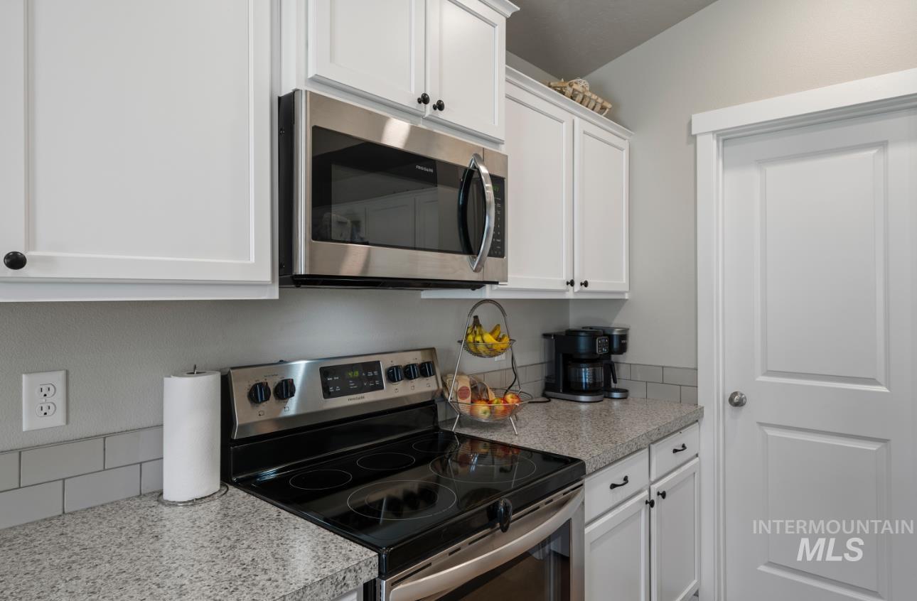 12443 Varga St., Caldwell, Idaho 83607, 3 Bedrooms, 2 Bathrooms, Residential For Sale, Price $404,000,MLS 98963663