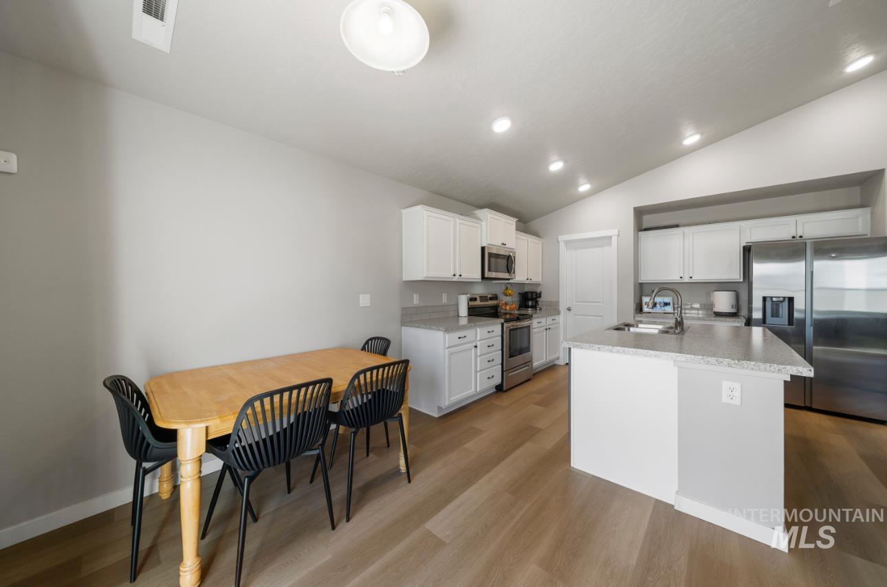 12443 Varga St., Caldwell, Idaho 83607, 3 Bedrooms, 2 Bathrooms, Residential For Sale, Price $404,000,MLS 98963663