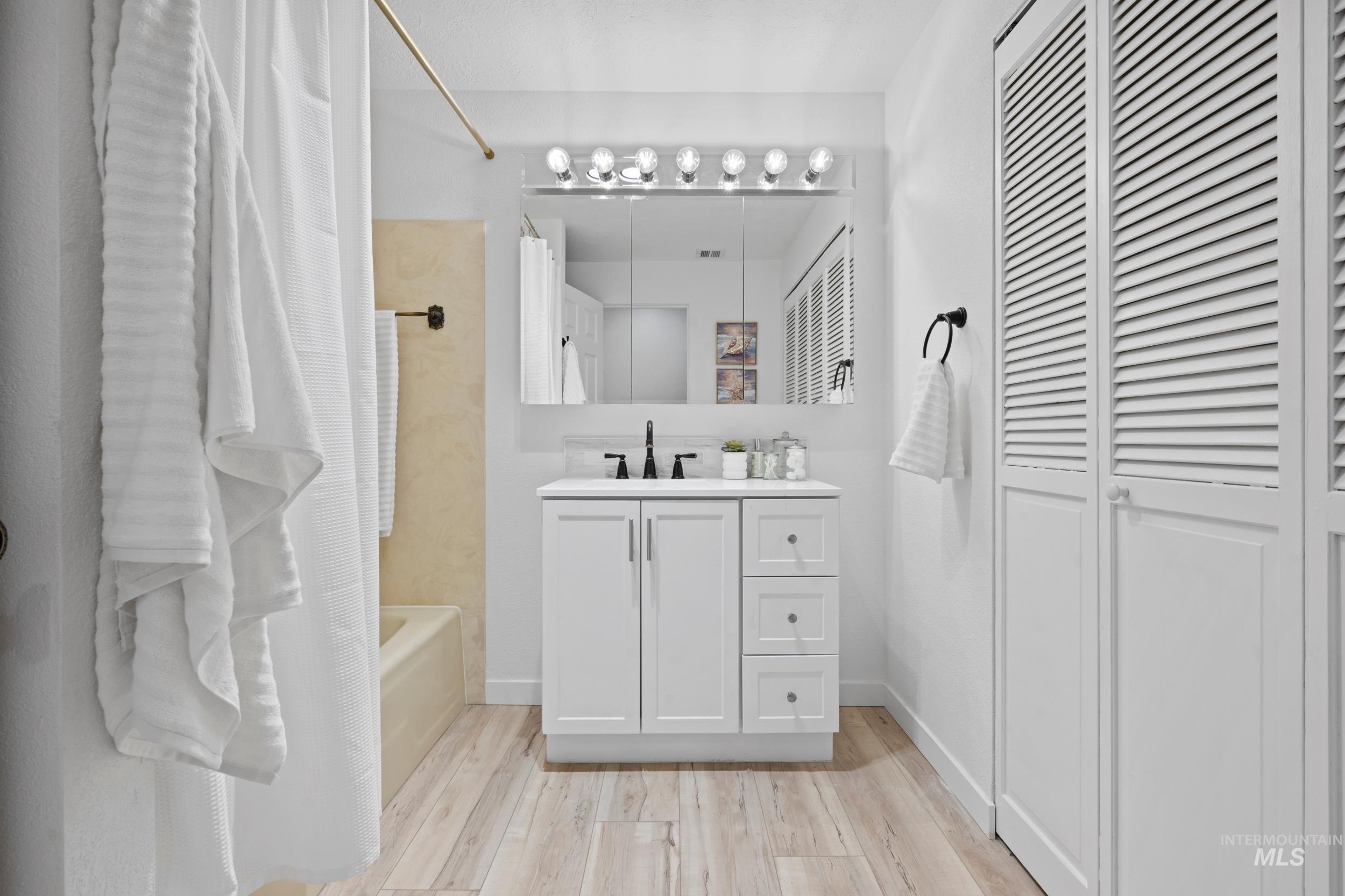 15698 Yoder Ave, Caldwell, Idaho 83607, 7 Bedrooms, 3.5 Bathrooms, Residential For Sale, Price $970,000,MLS 98963685