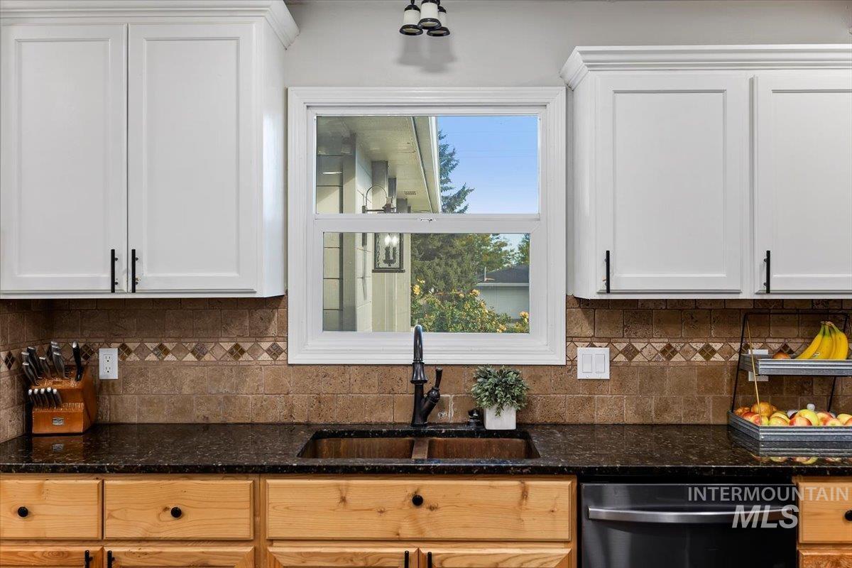 2522 Elizabeth Blvd, Twin Falls, Idaho 83301, 5 Bedrooms, 3 Bathrooms, Residential For Sale, Price $419,900,MLS 98963686