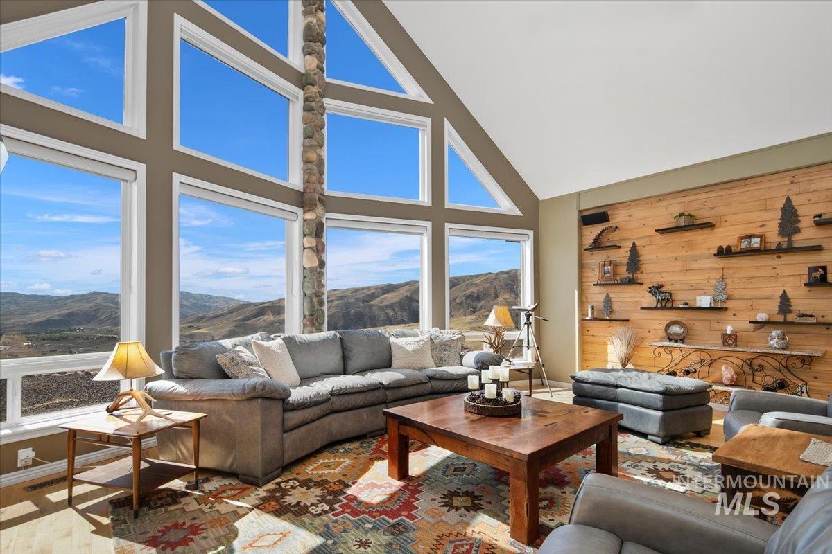 12 Coyote Point, Horseshoe Bend, Idaho 83629, 4 Bedrooms, 2.5 Bathrooms, Residential For Sale, Price $1,490,000,MLS 98963695