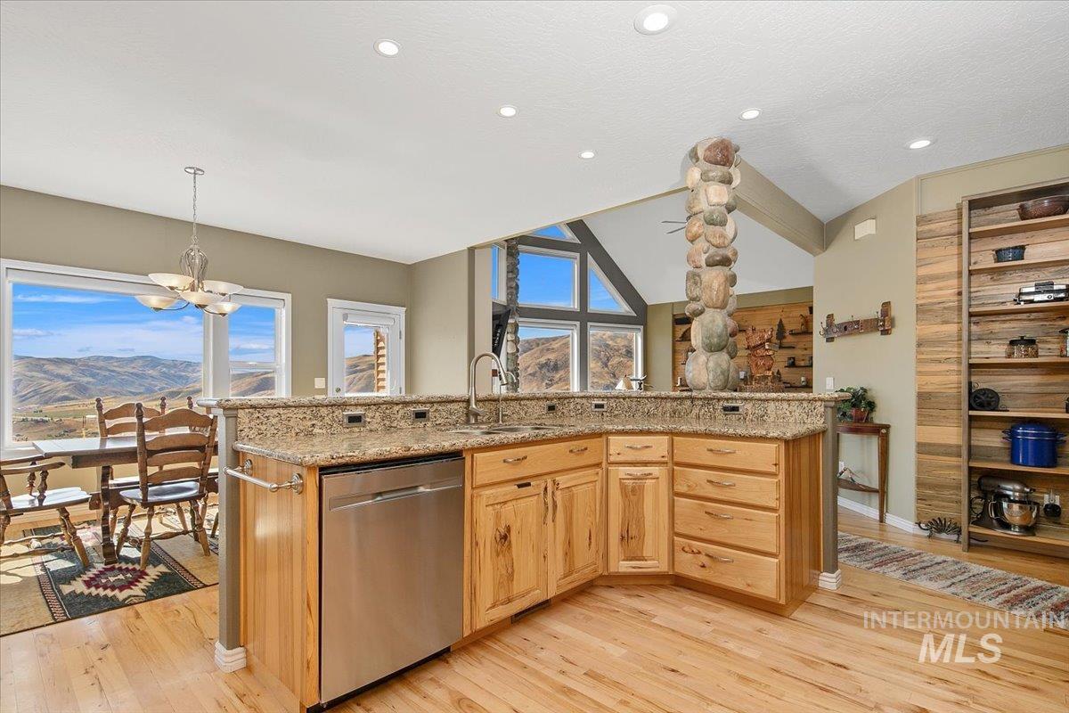 12 Coyote Point, Horseshoe Bend, Idaho 83629, 4 Bedrooms, 2.5 Bathrooms, Residential For Sale, Price $1,490,000,MLS 98963695