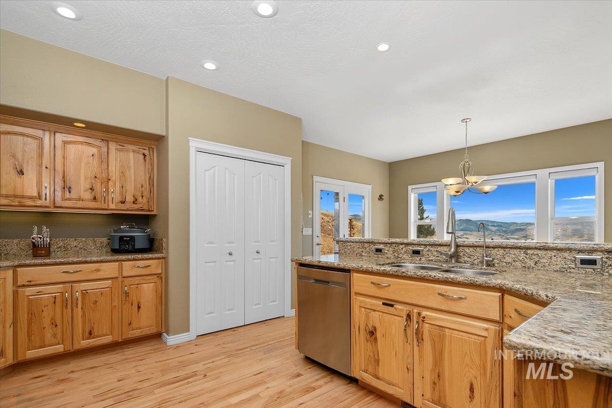 12 Coyote Point, Horseshoe Bend, Idaho 83629, 4 Bedrooms, 2.5 Bathrooms, Residential For Sale, Price $1,490,000,MLS 98963695